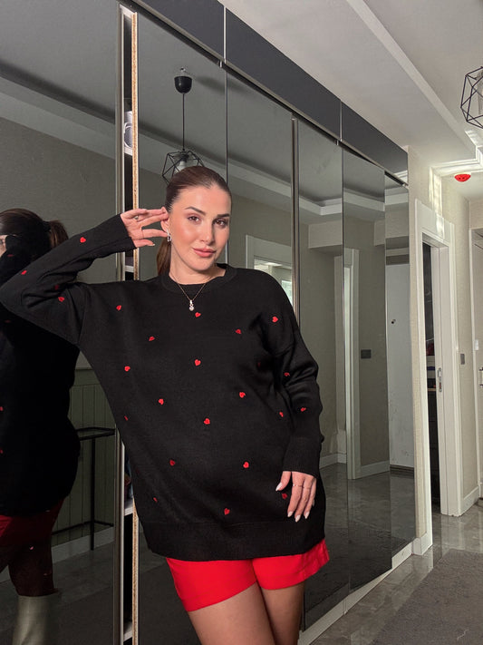 Minimal Kalp İşlemeli Triko Kazak Siyah