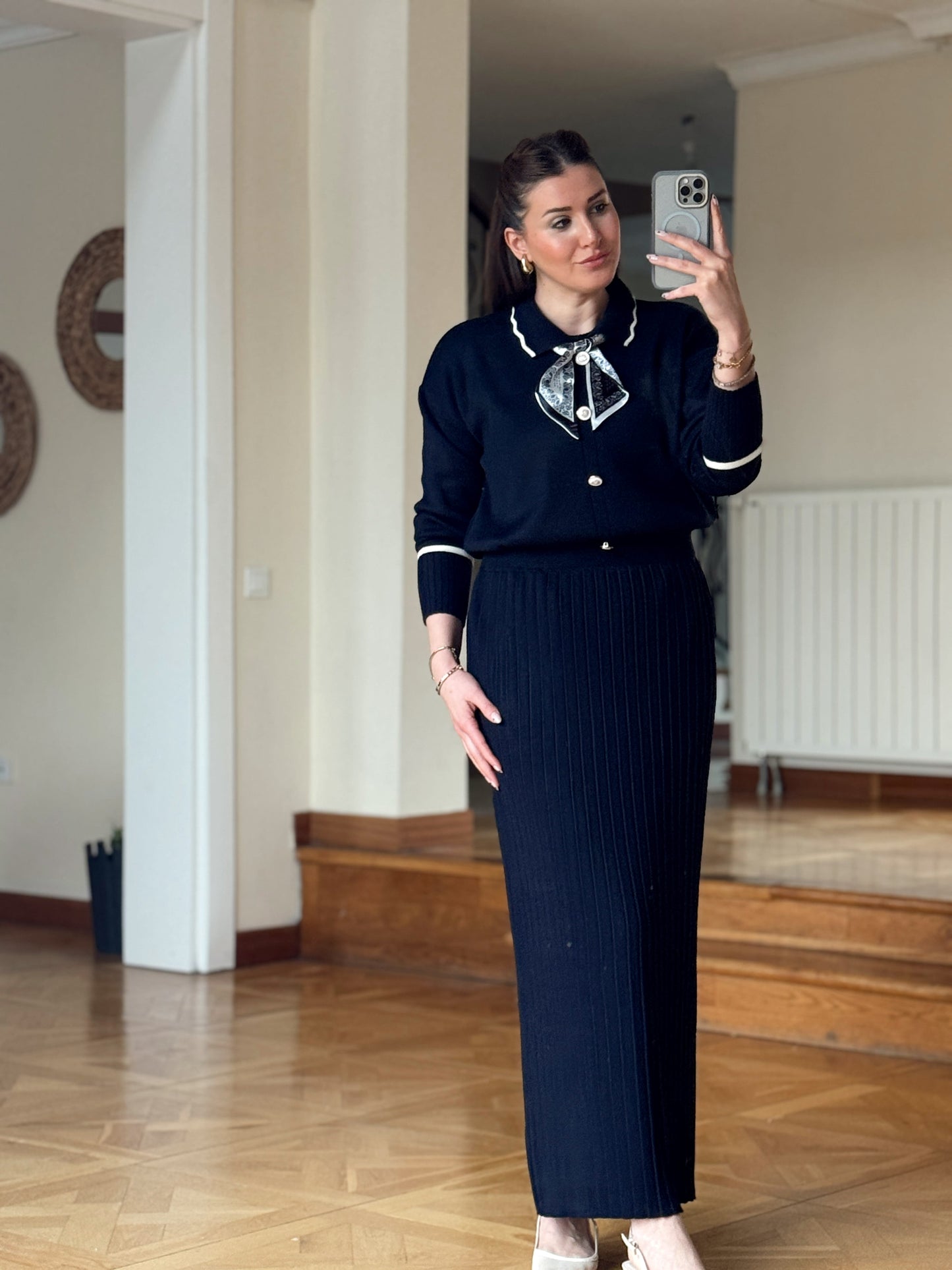 Fular detay aksesuarlı triko takım Lacivert