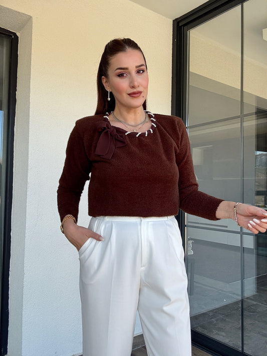 Yaka inci detaylı SİMLİ kazak KAHVERENGİ