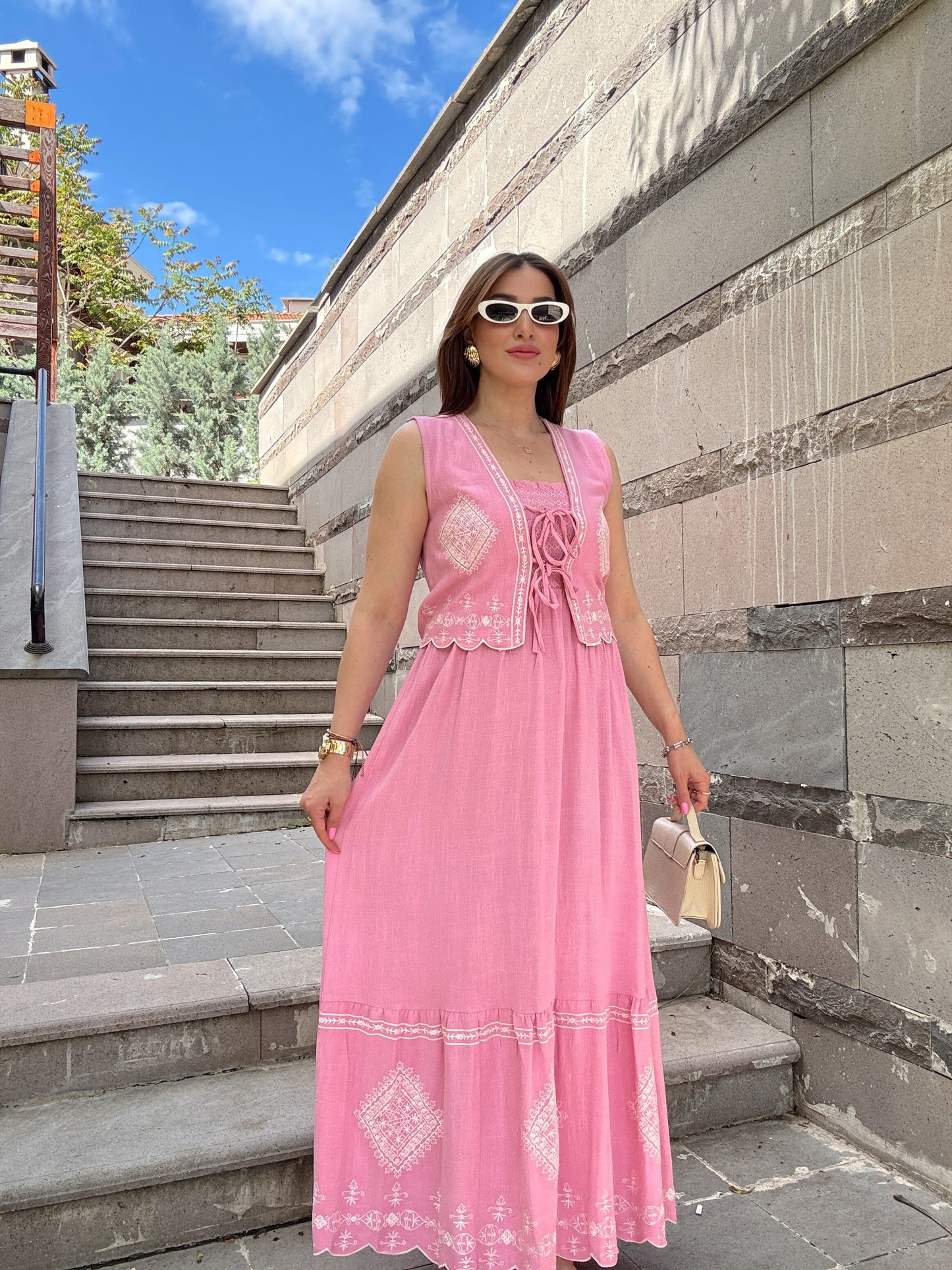 Nakışlı Elbiseli Yelekli Takım Pembe