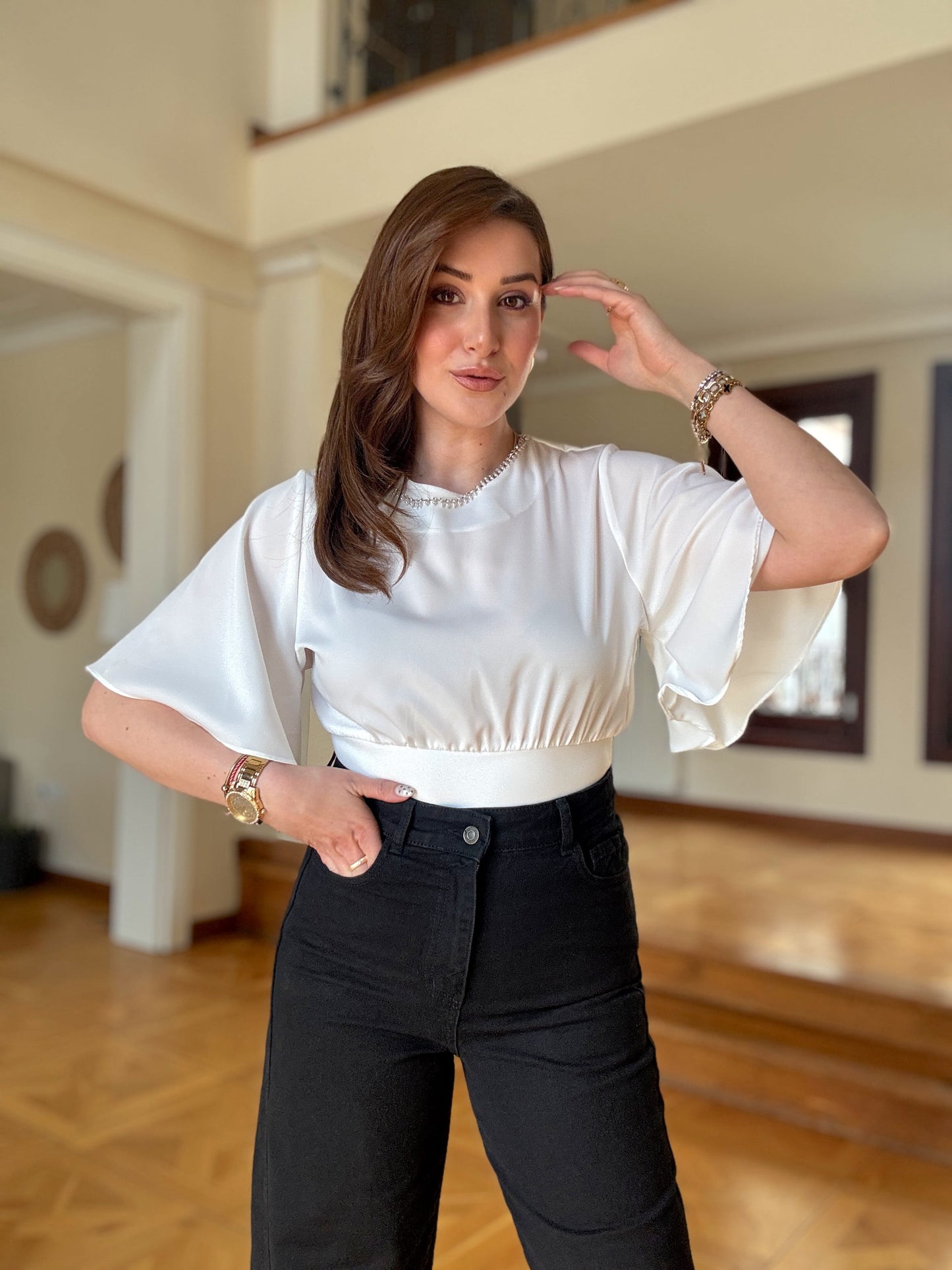 Yakası taş detaylı saten bluz BEYAZ