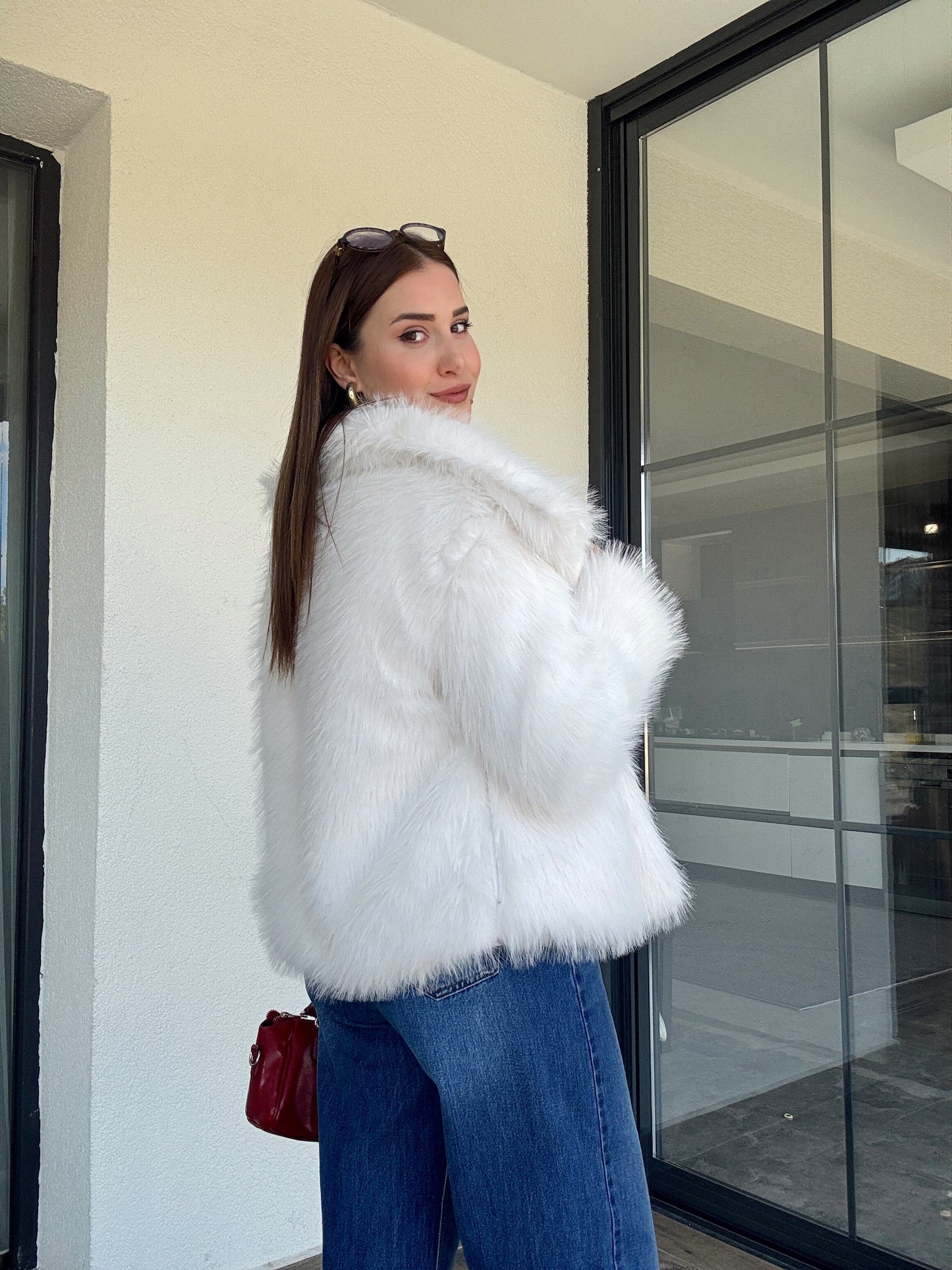 Geniş yaka astarlı kürklü mont-BEYAZ