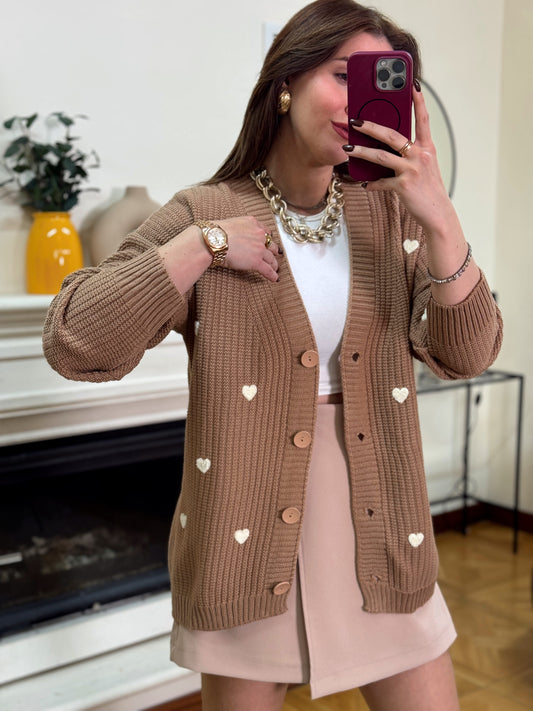 Kalp İşlemeli düğmeli triko hırka Camel