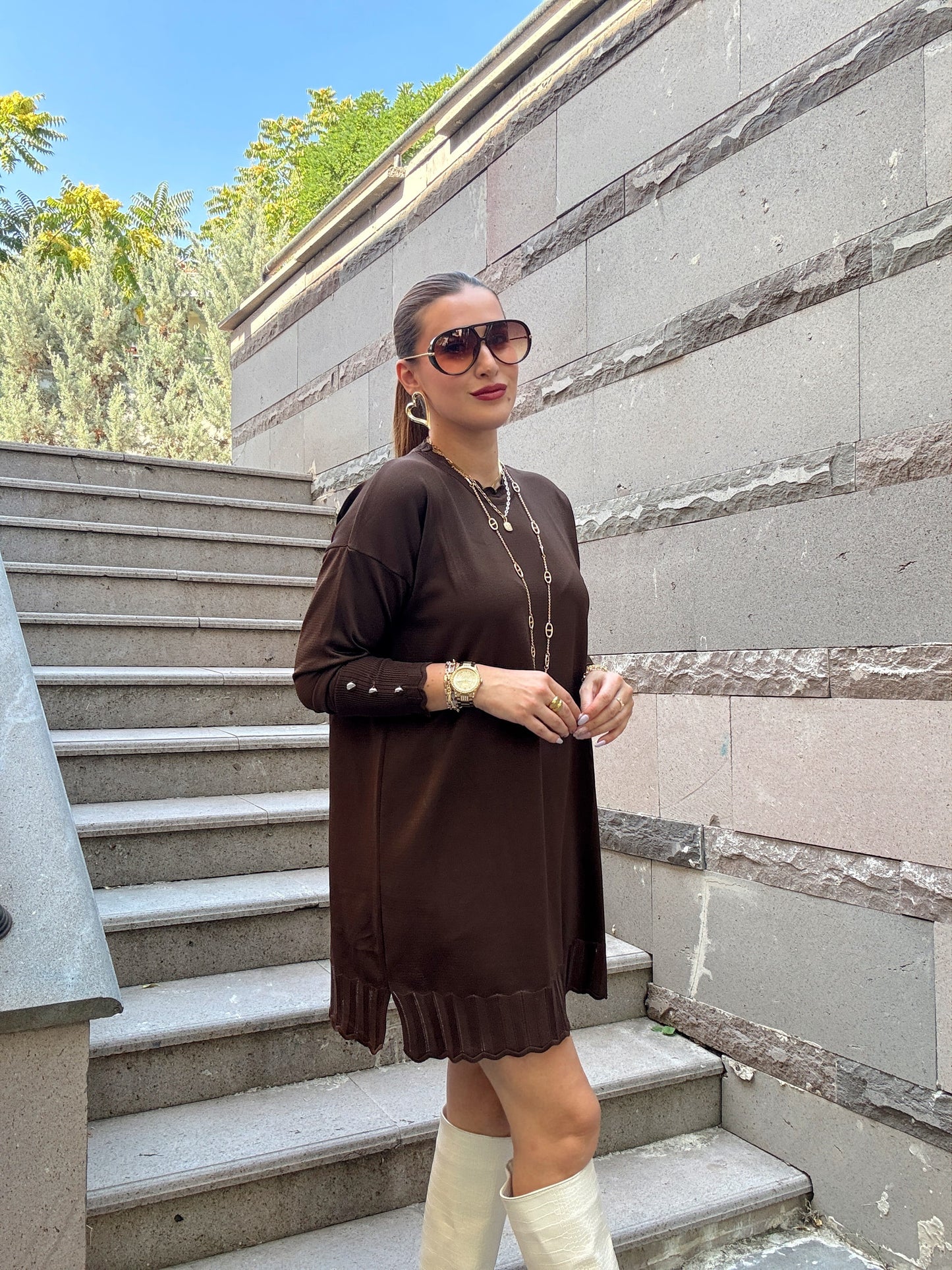 Yaka ve eteği detaylı triko kazak Kahve