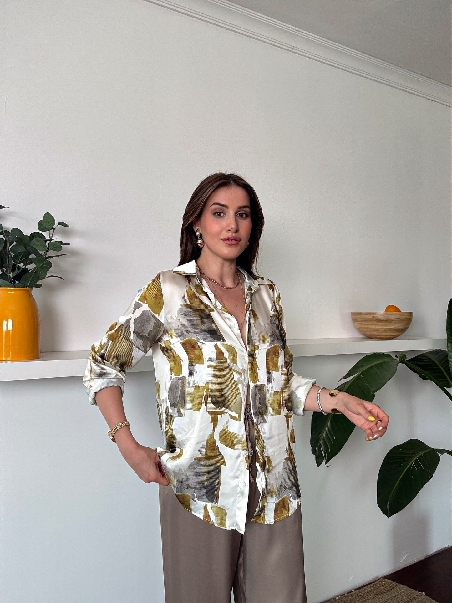 Kolu apoletli saten gömlek YAĞ YEŞİLİ