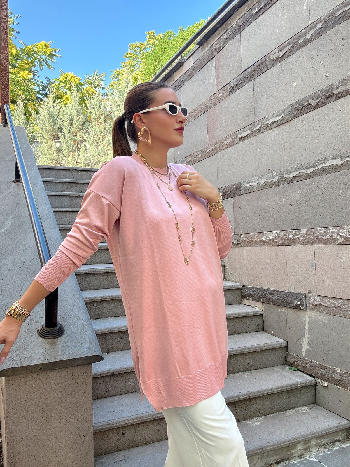 Kol düğmeli yırtmaçlı düz BASİC Kazak Pembe