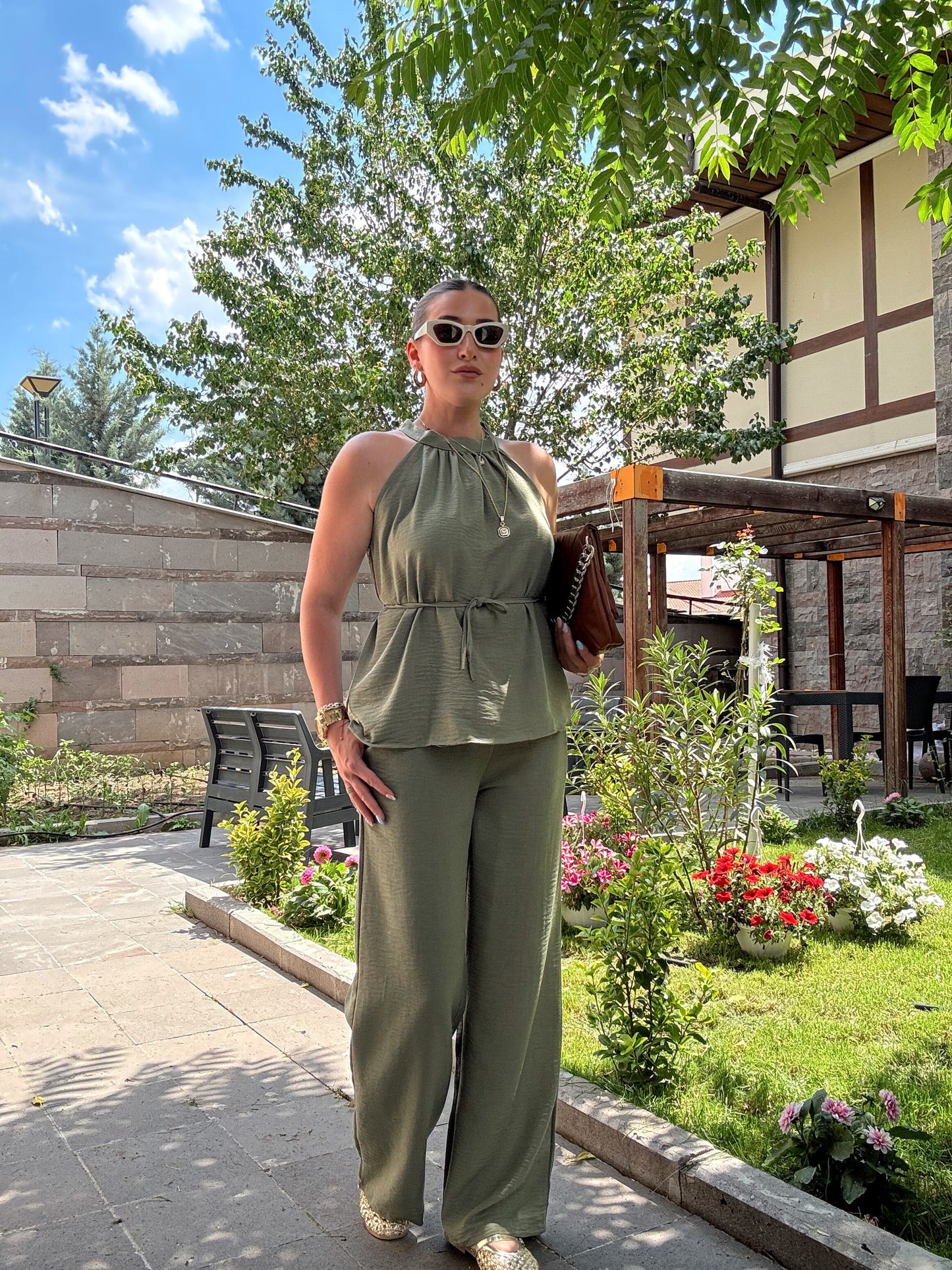 Boyun detaylı keten takım Haki