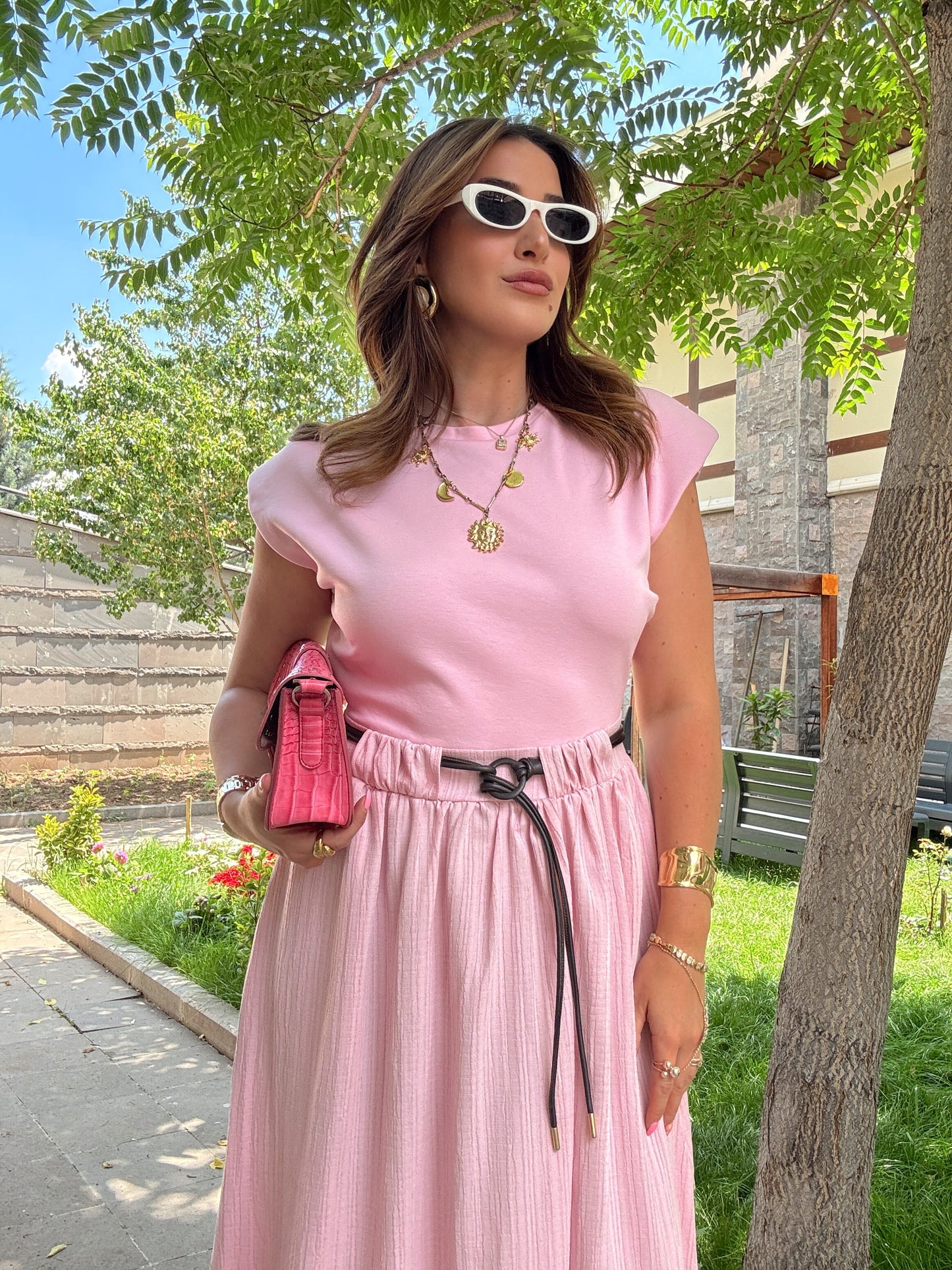 Alt Garnili kemerli elbise Pembe