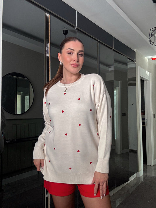 Minimal Kalp İşlemeli Triko Kazak Latte