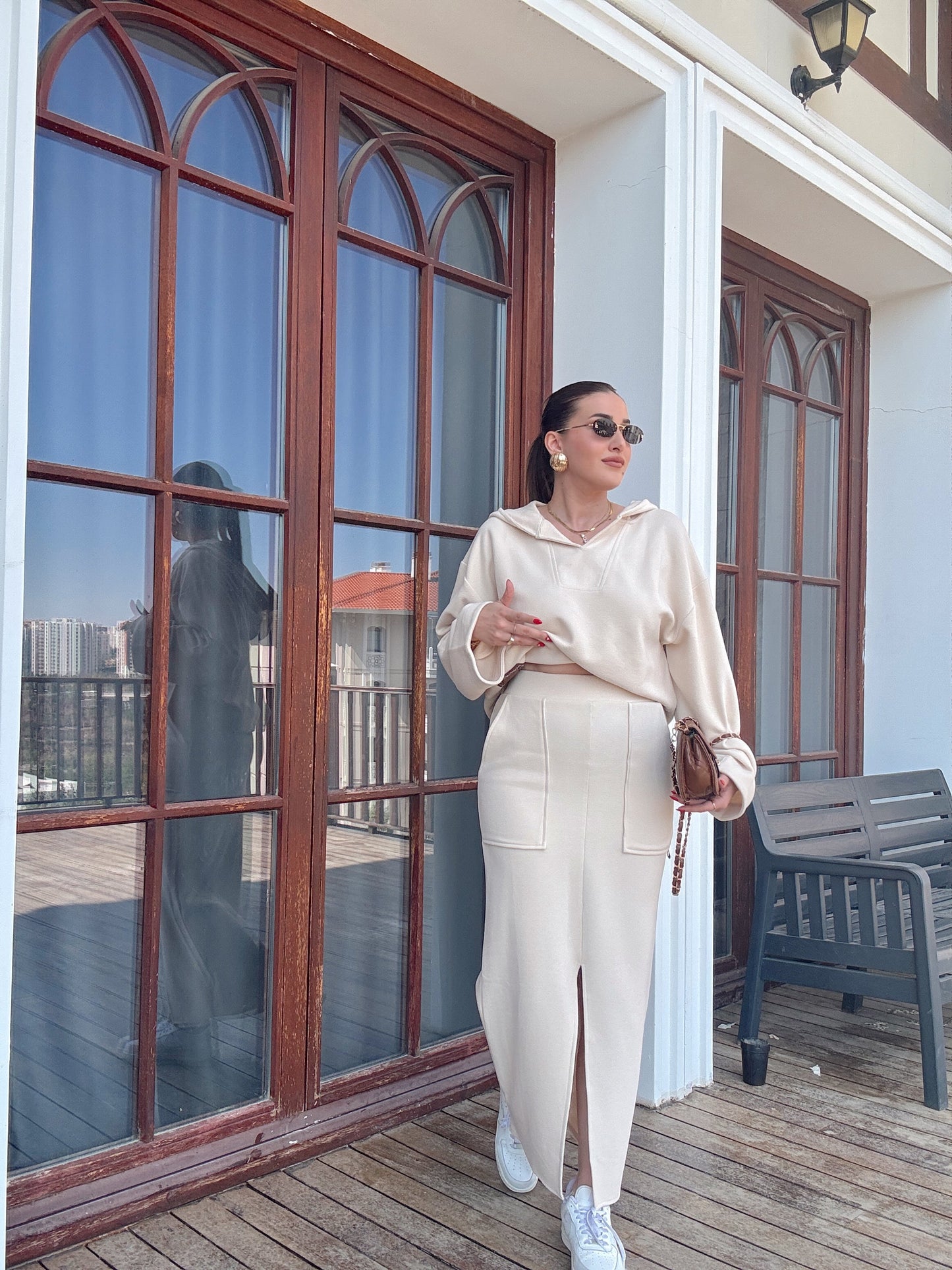 V yaka Kapüşonlu Yırtmaçlı etek takım bej