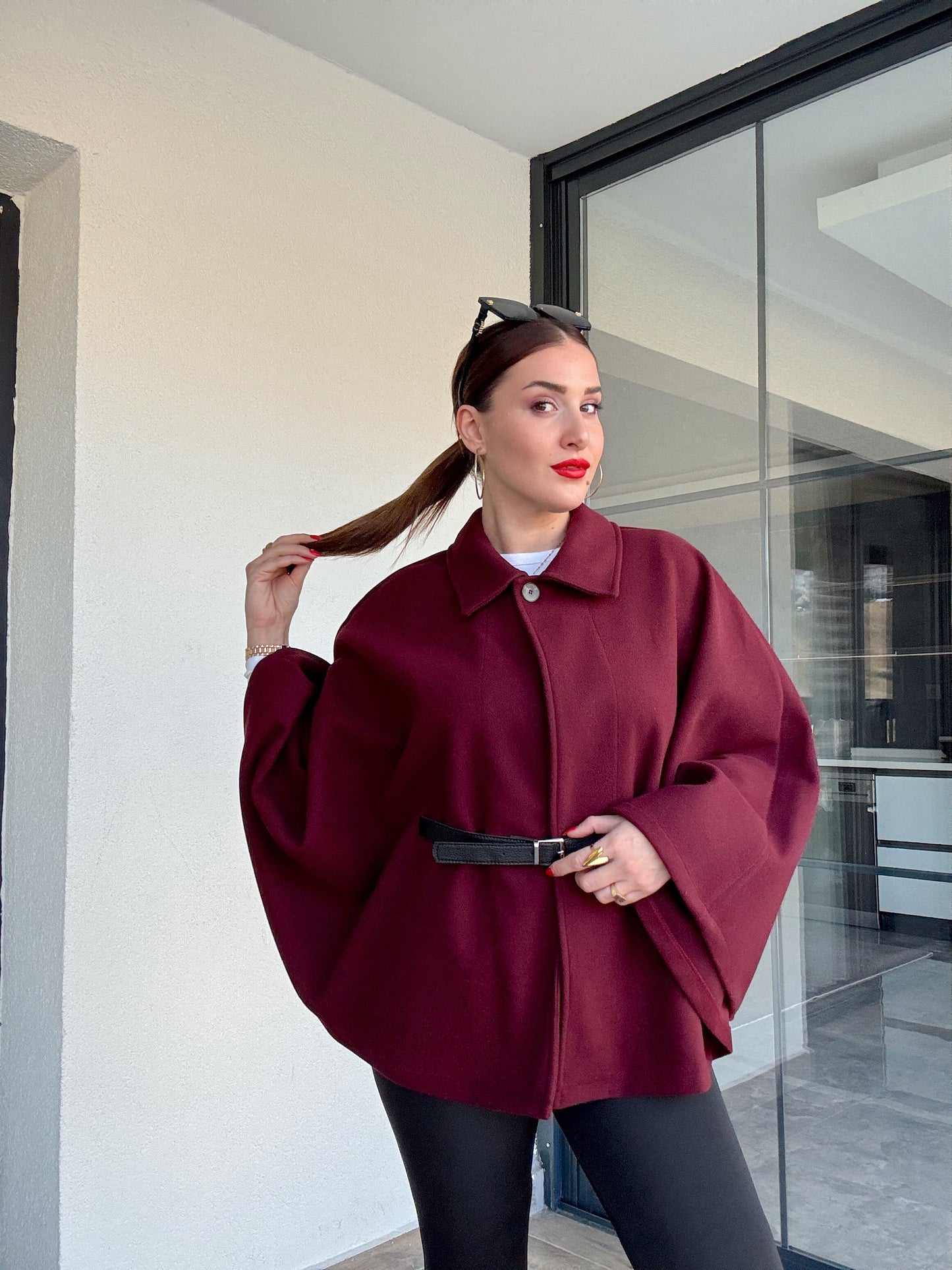 Yakalı kemerli panço bordo