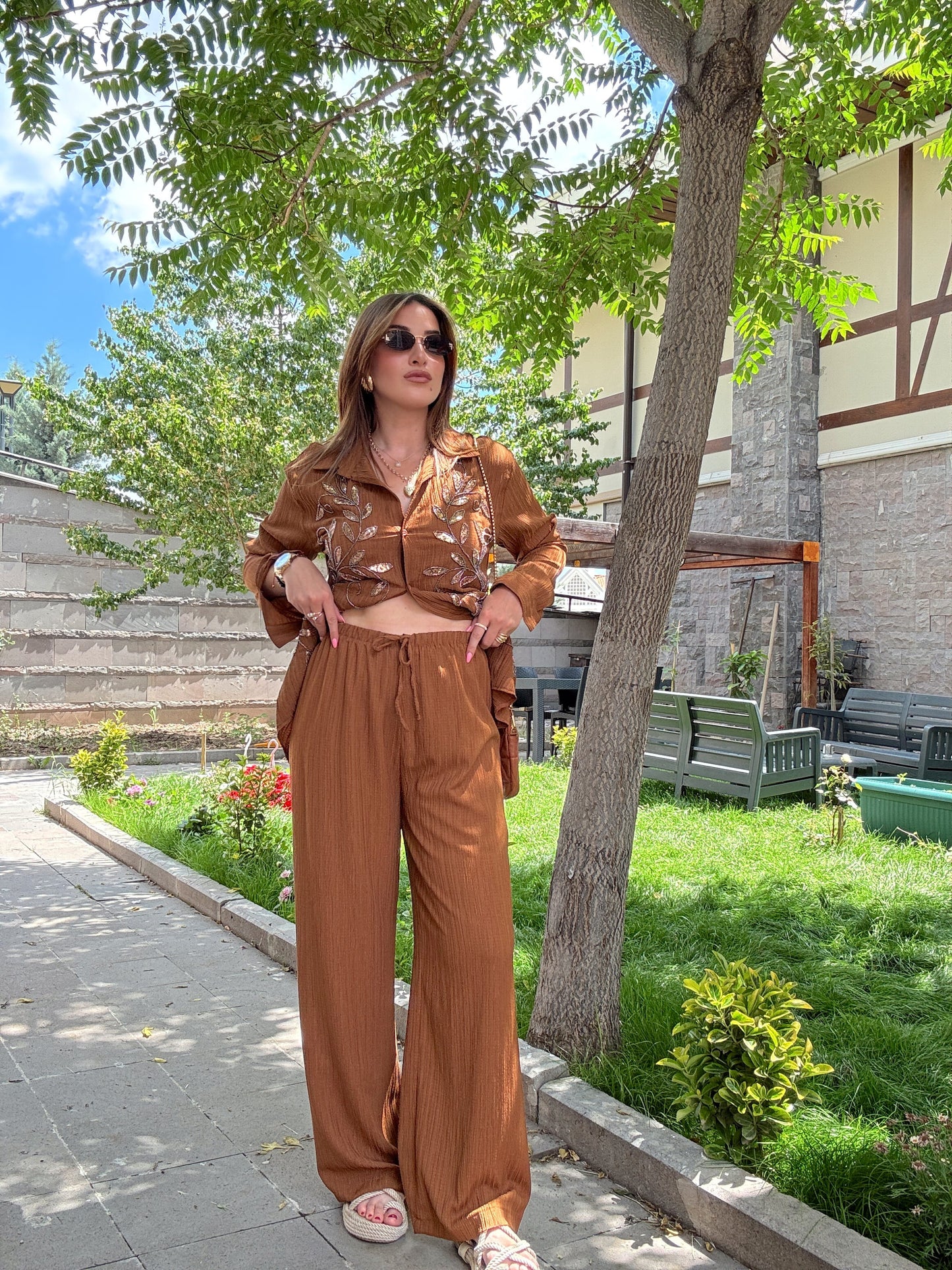 Pul İşlemeli Pantolonlu Takım Kahve