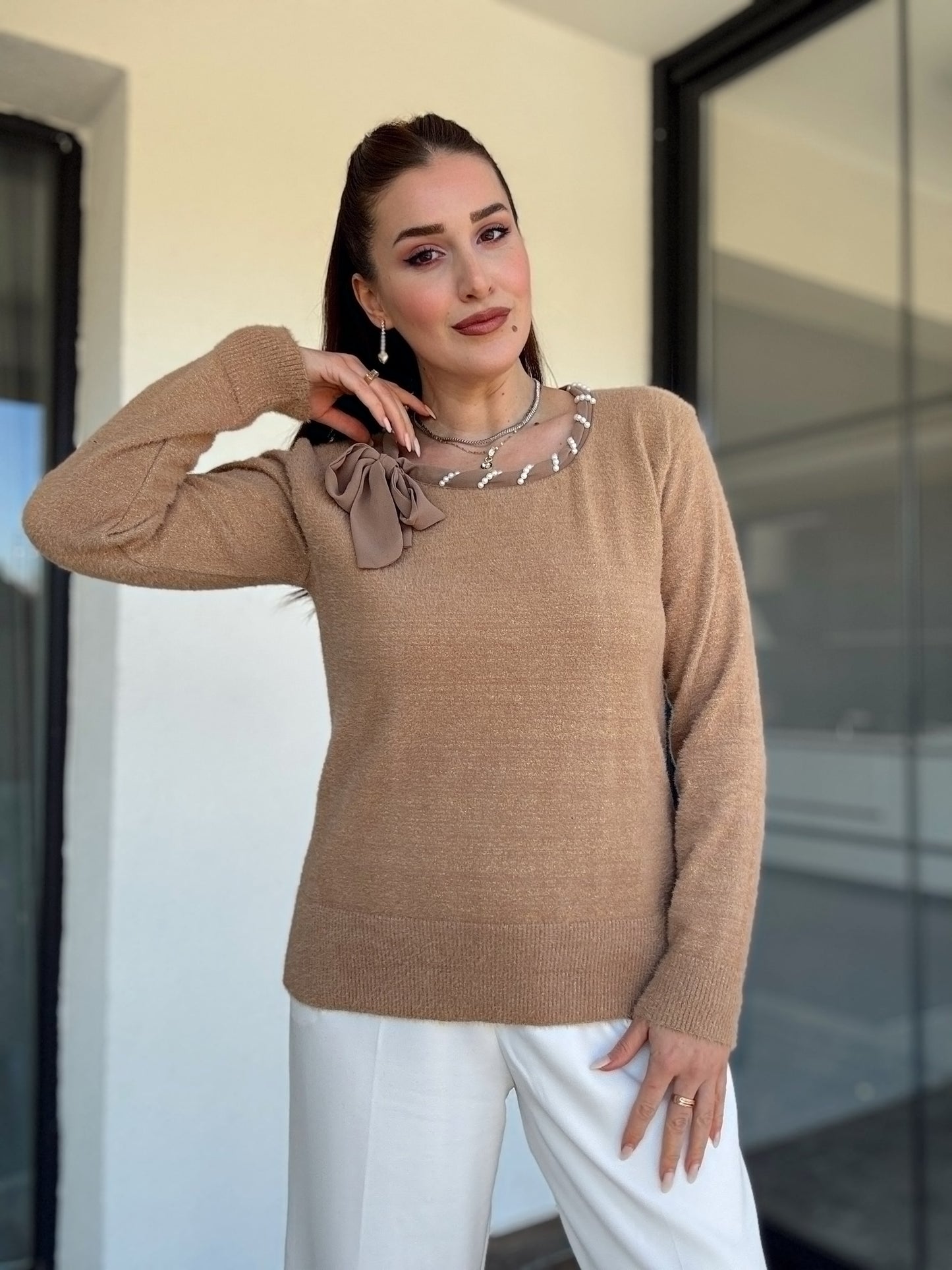 Yaka inci detaylı SİMLİ kazak CAMEL