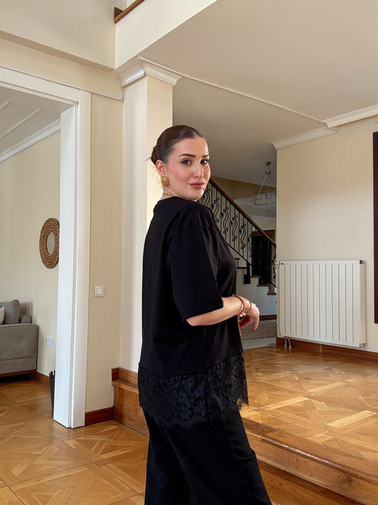 Eteği dantelli Tişört Siyah