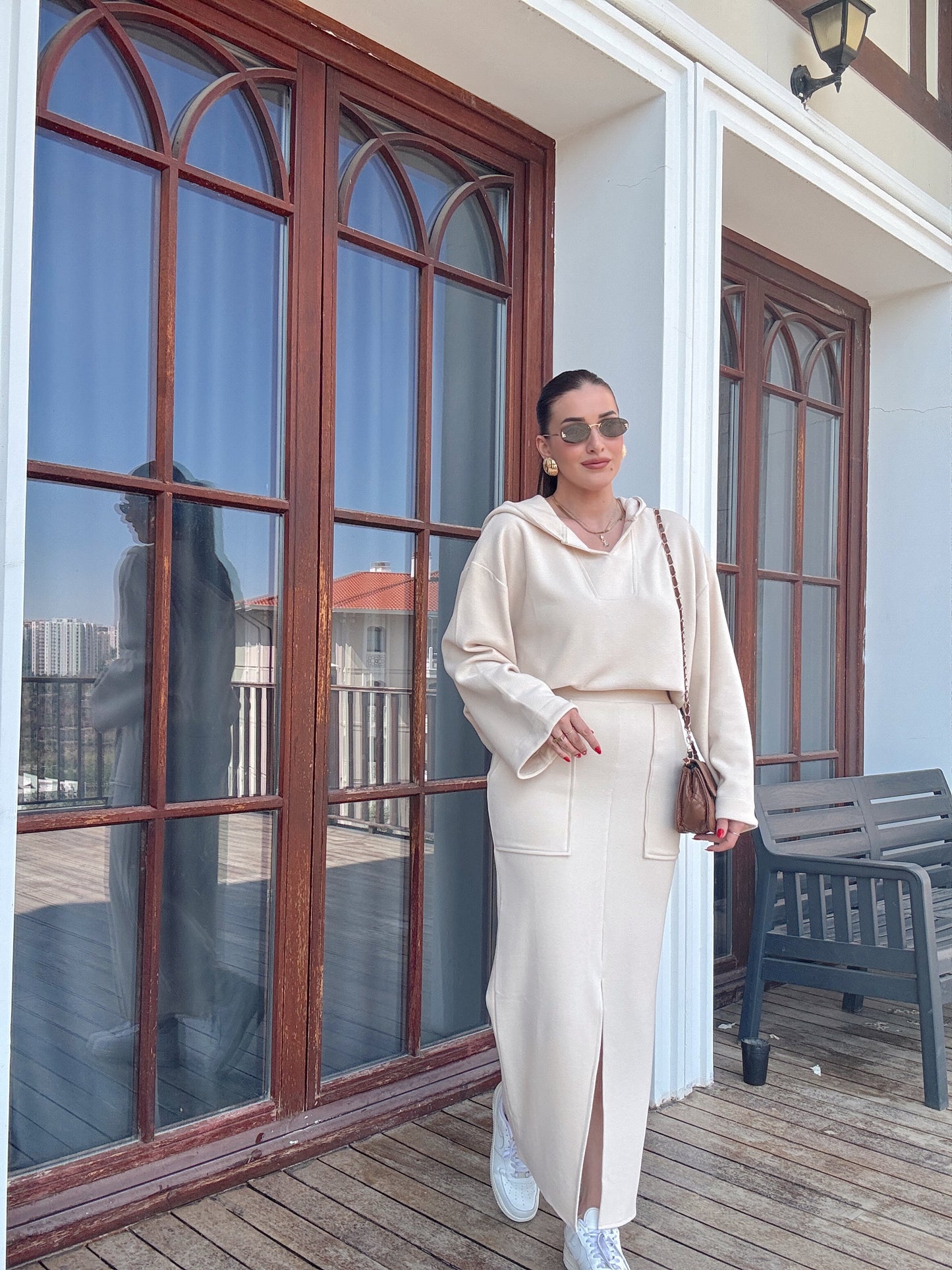 V yaka Kapüşonlu Yırtmaçlı etek takım bej