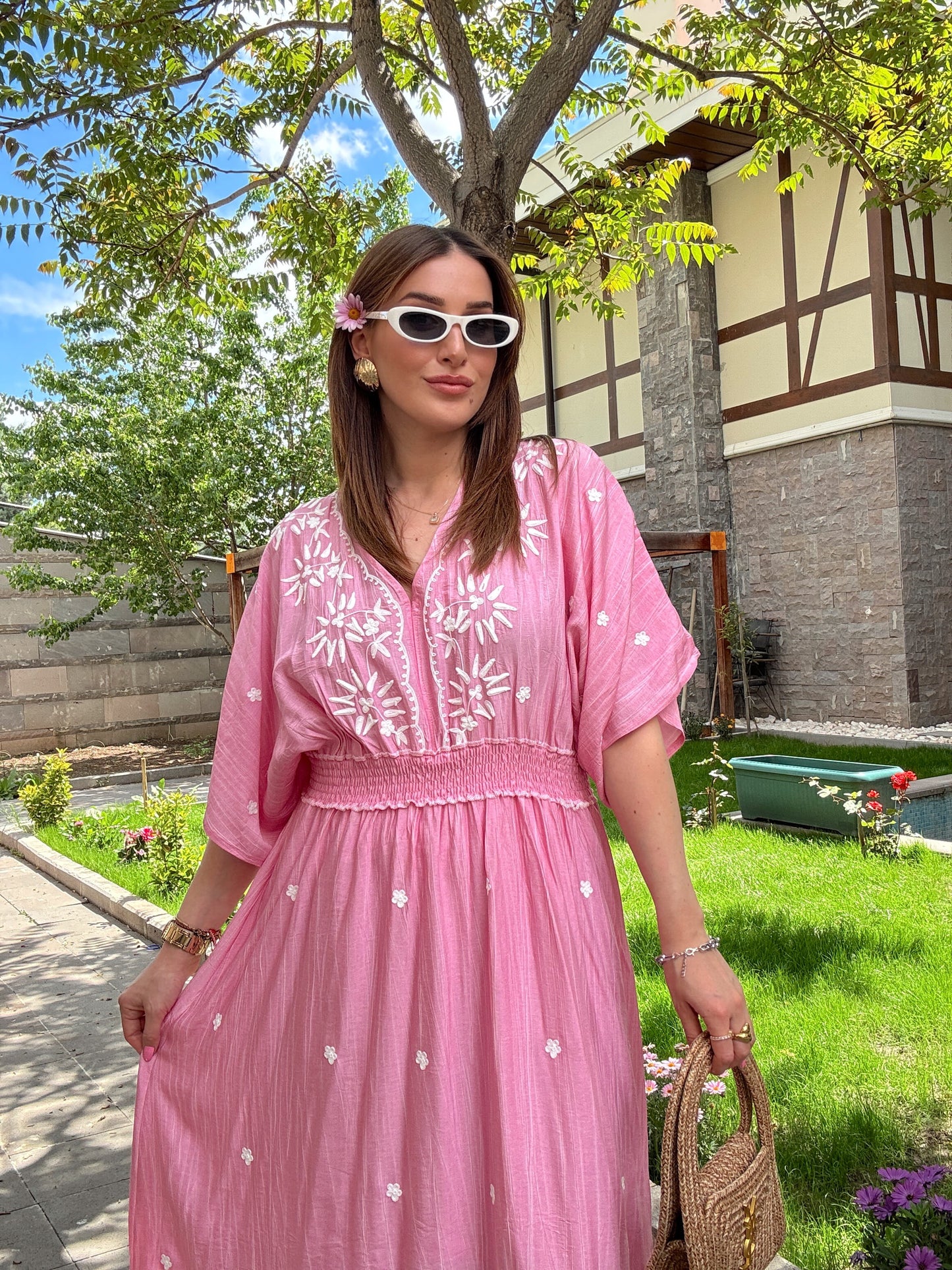 Beli Gipeli yakası Nakışlı Elbise Pembe