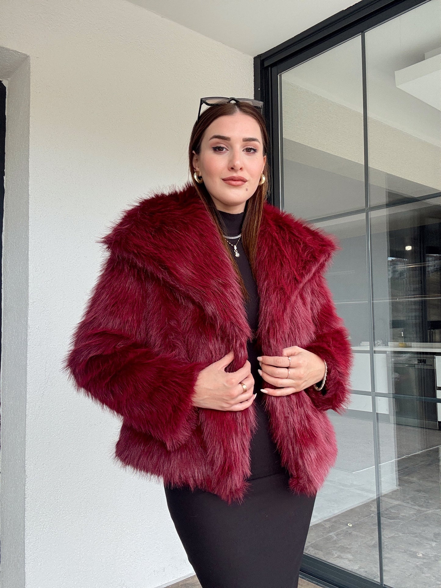 Geniş yaka astarlı kürklü mont-BORDO