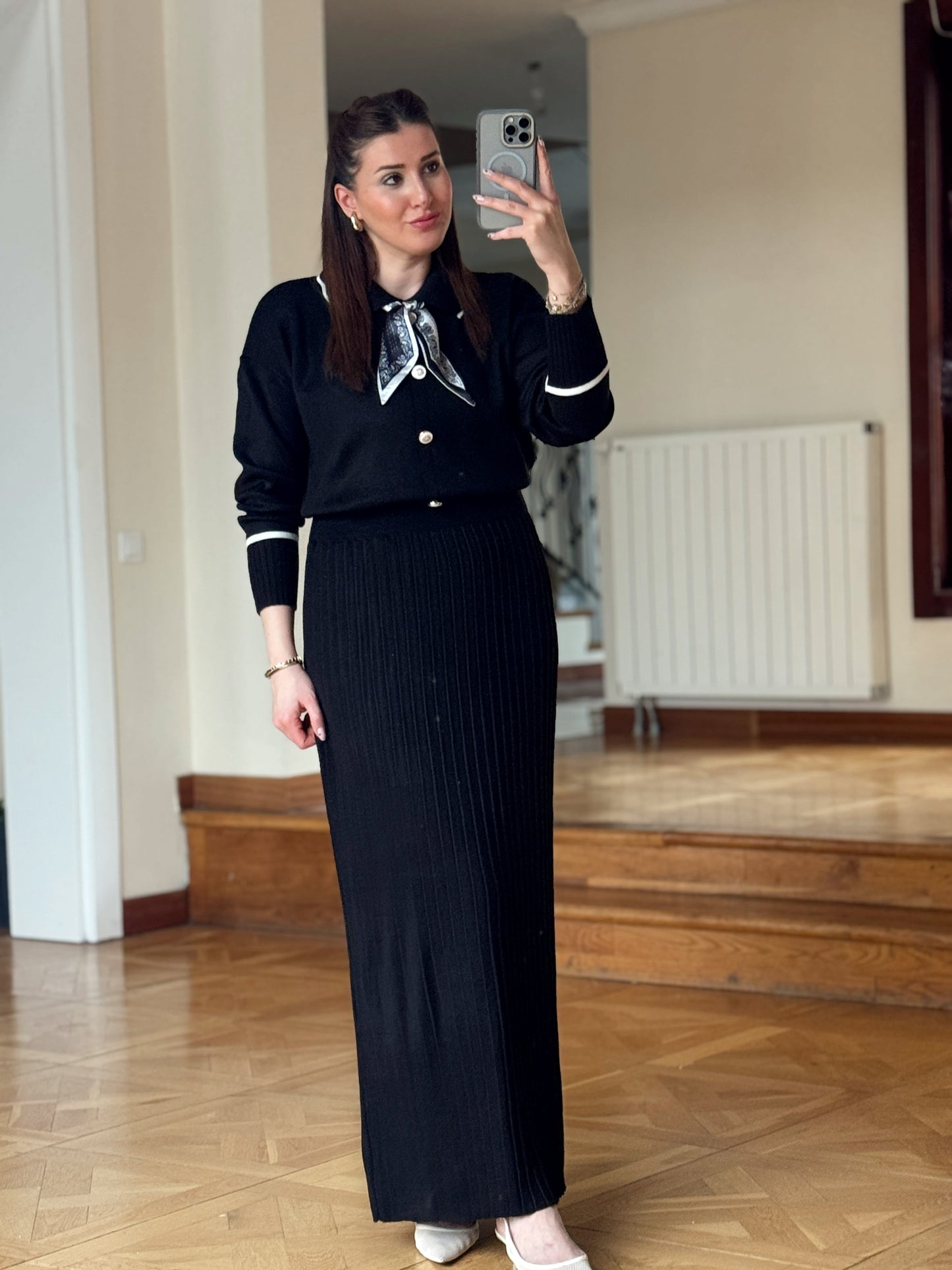 Fular detay aksesuarlı triko takım Siyah