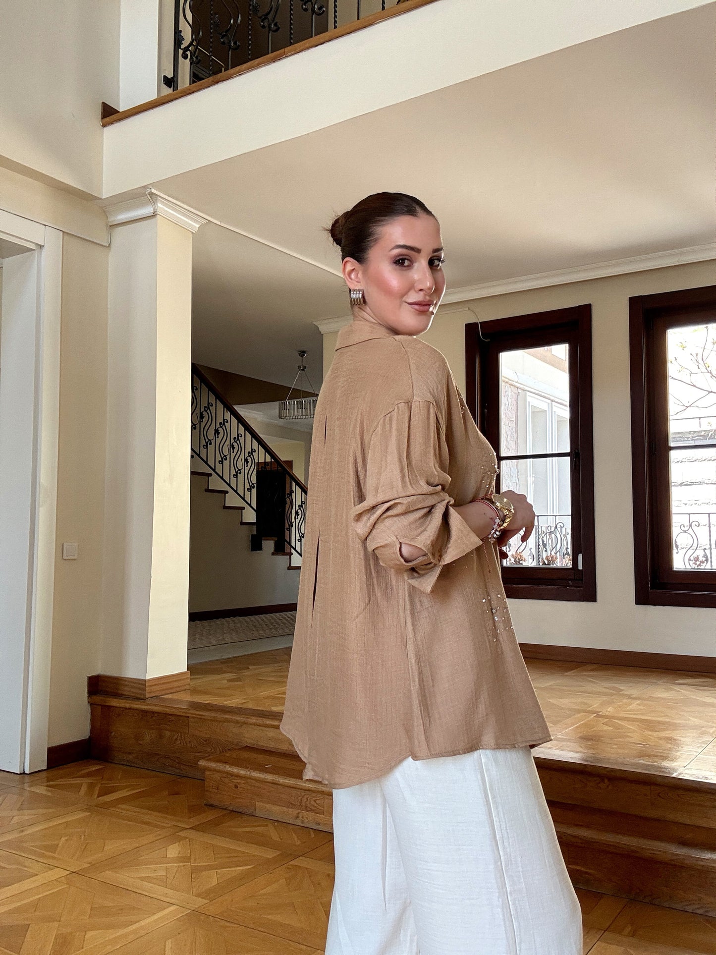 Keten kumaş taşlı oversize gömlek CAMEL