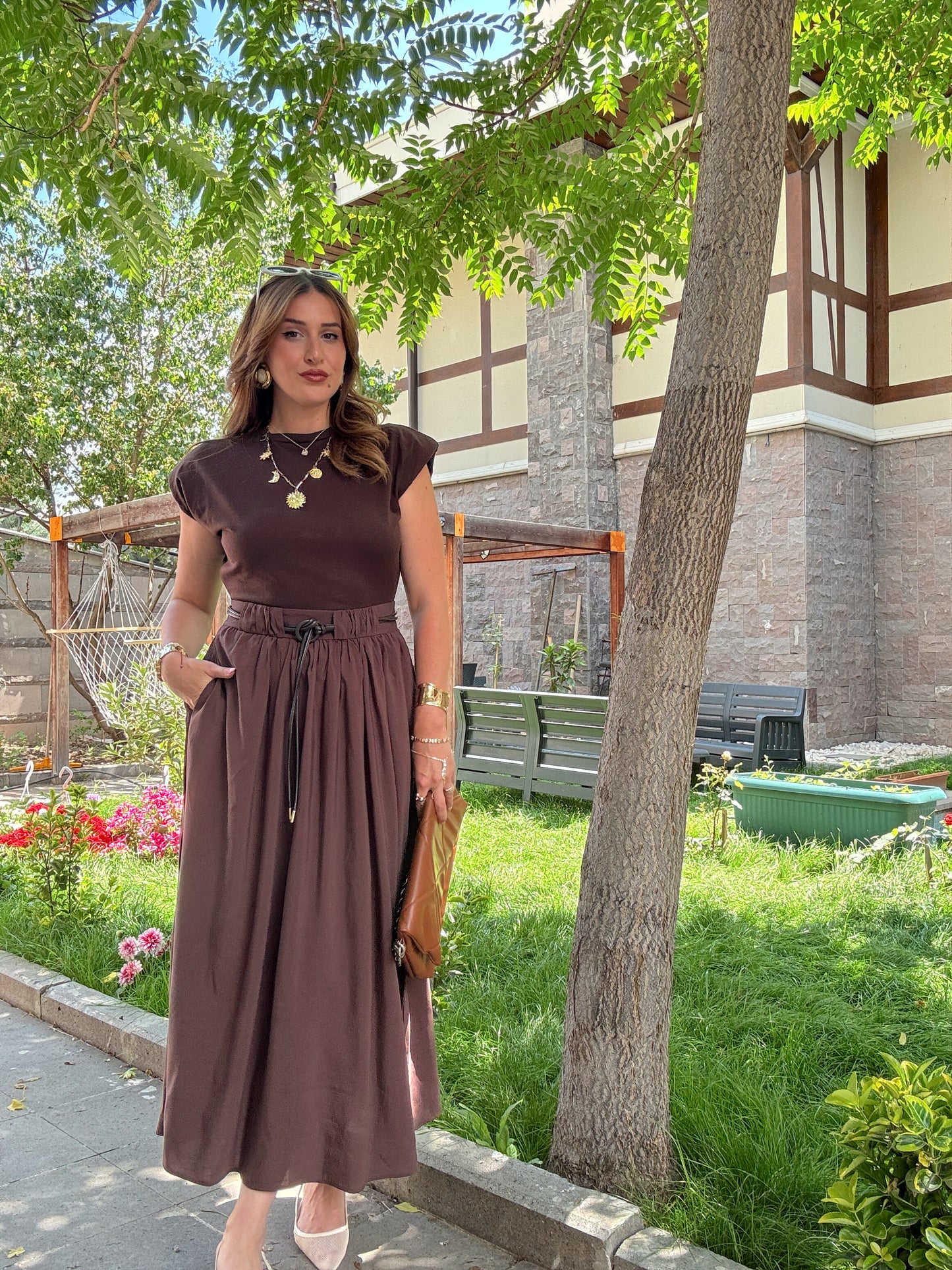 Alt Garnili kemerli elbise Kahve