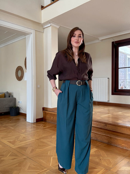 Piliseli detaylı kemerli pantolon Zümrüt