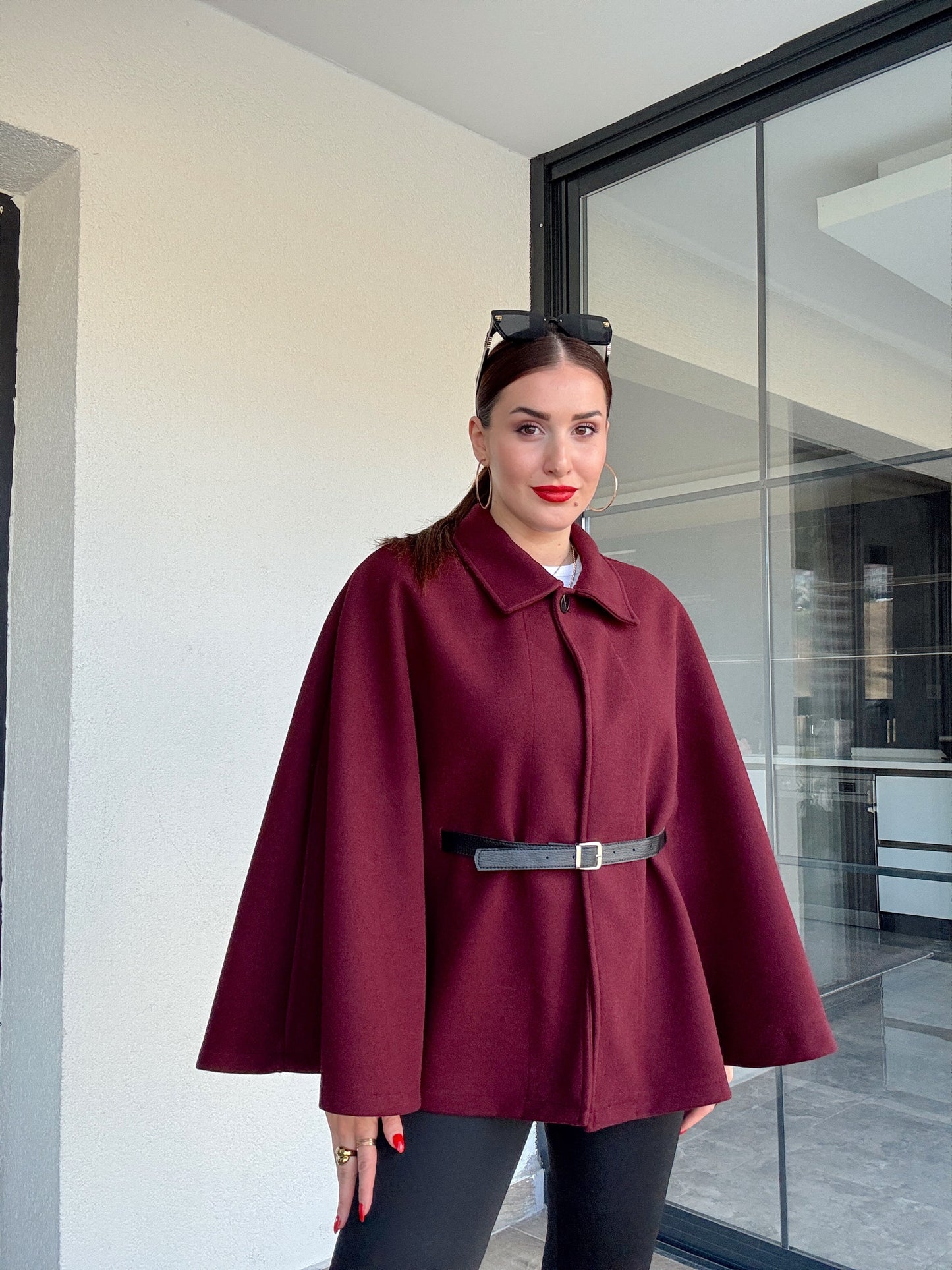 Yakalı kemerli panço bordo