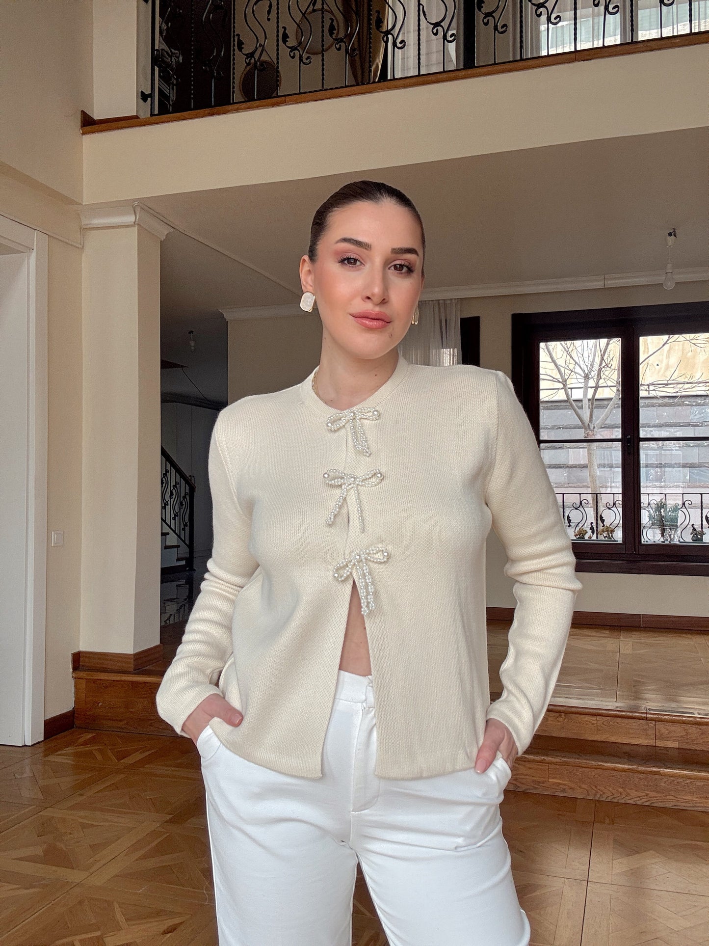 Fiyonk inci taşlı hırka-LATTE