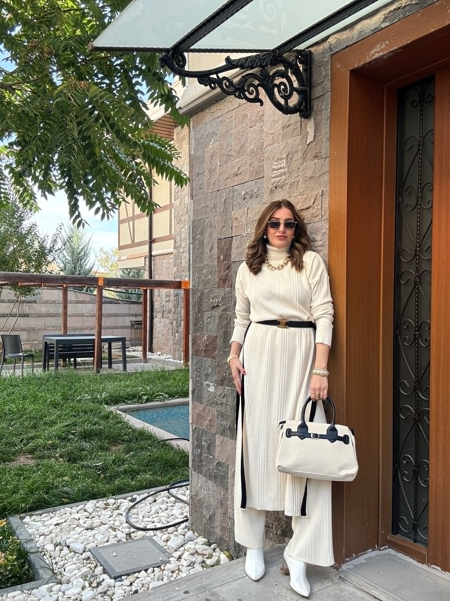 Yırtmaçlı Yan Şeritli Tasarım Model Takım LATTE