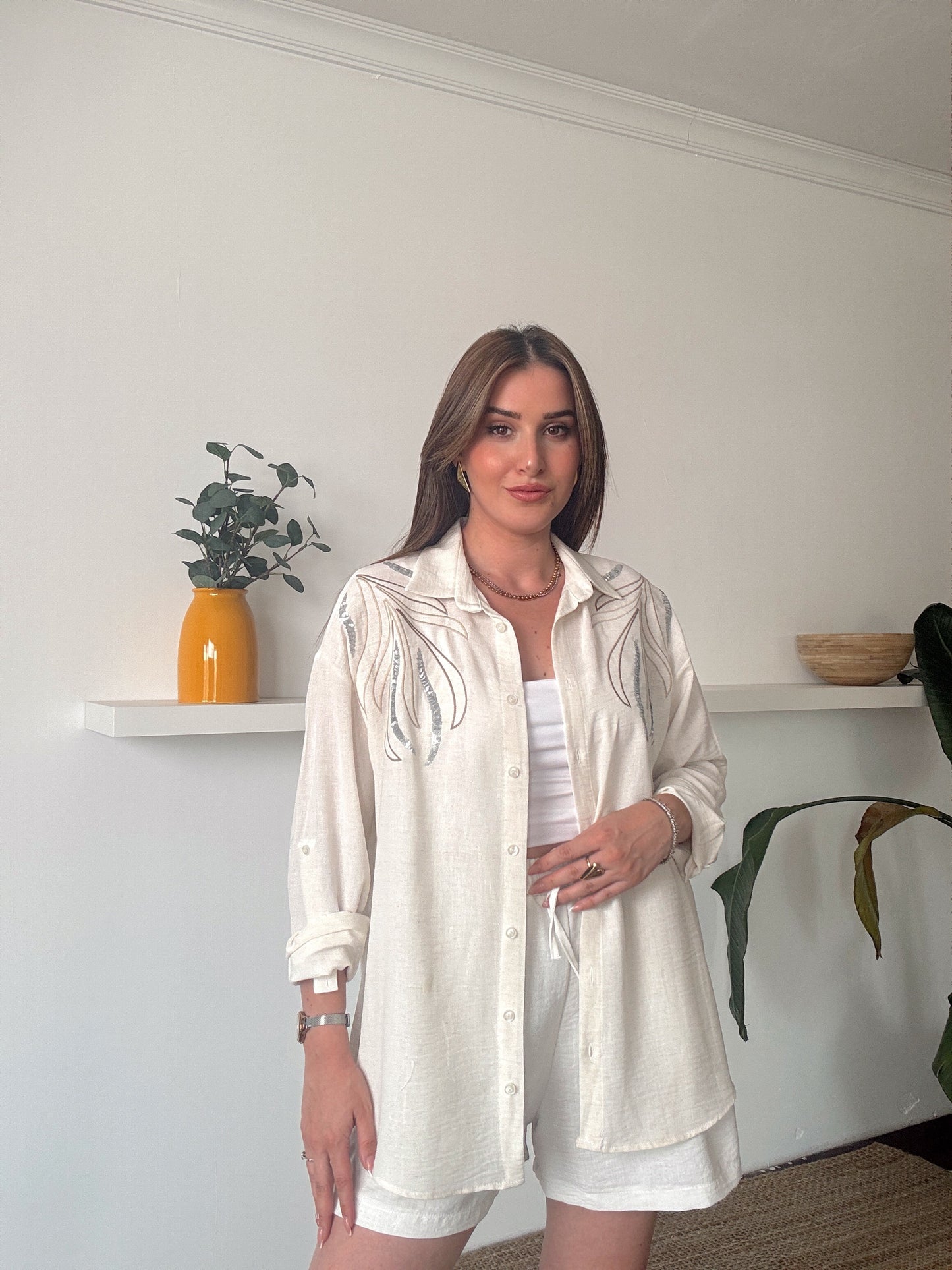 Yaka nakış işlemeli keten gömlek TAŞ