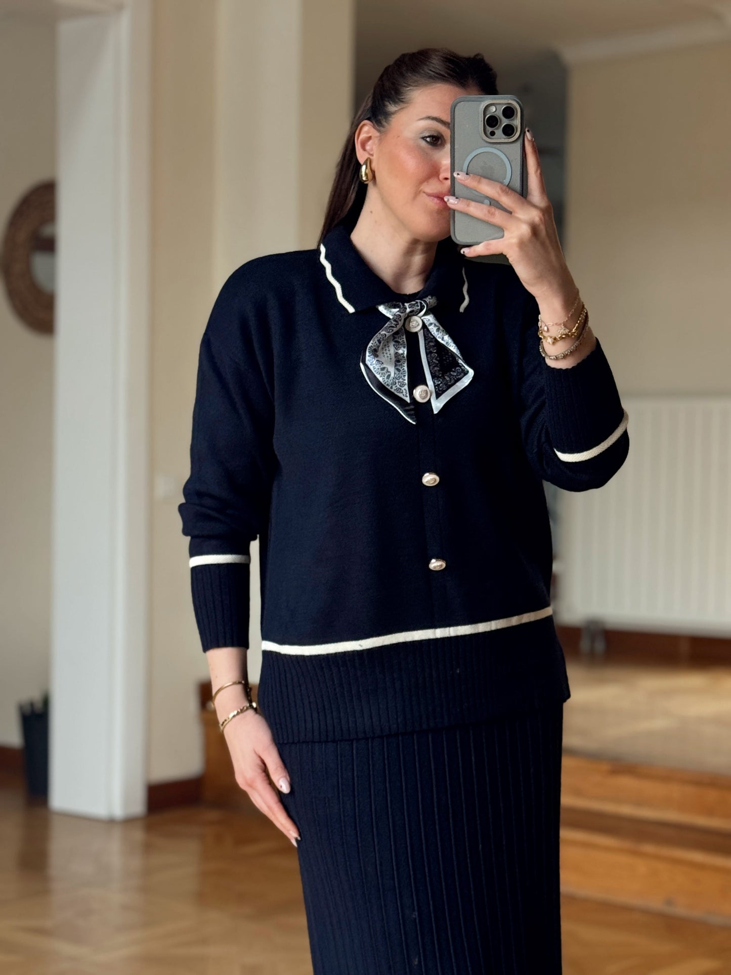 Fular detay aksesuarlı triko takım Lacivert