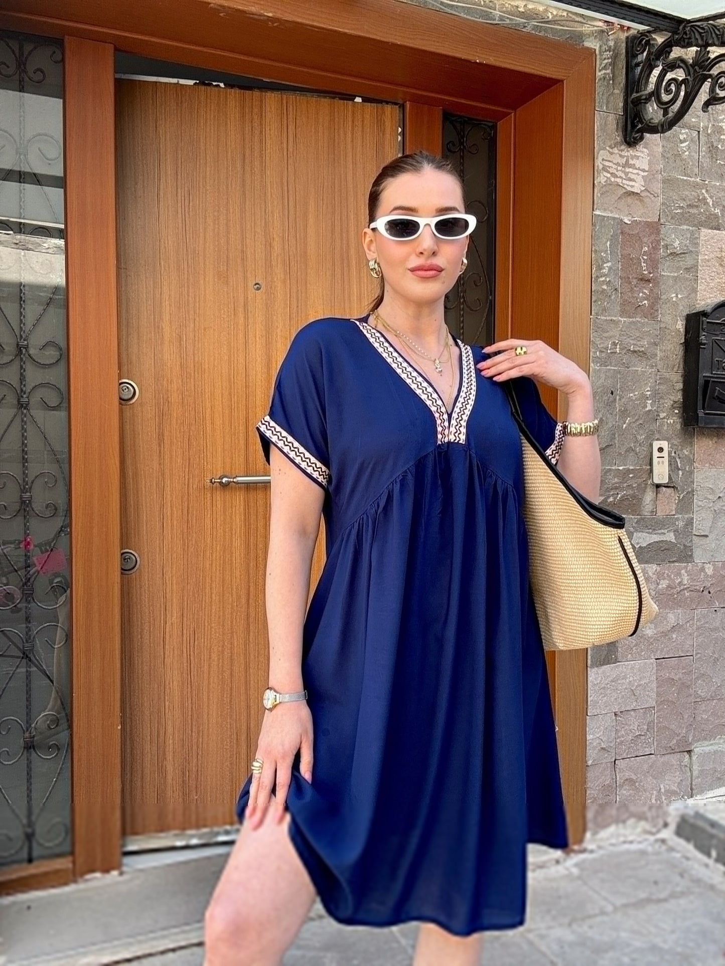 Yaka nakış işlemeli romantik elbise LACİVERT
