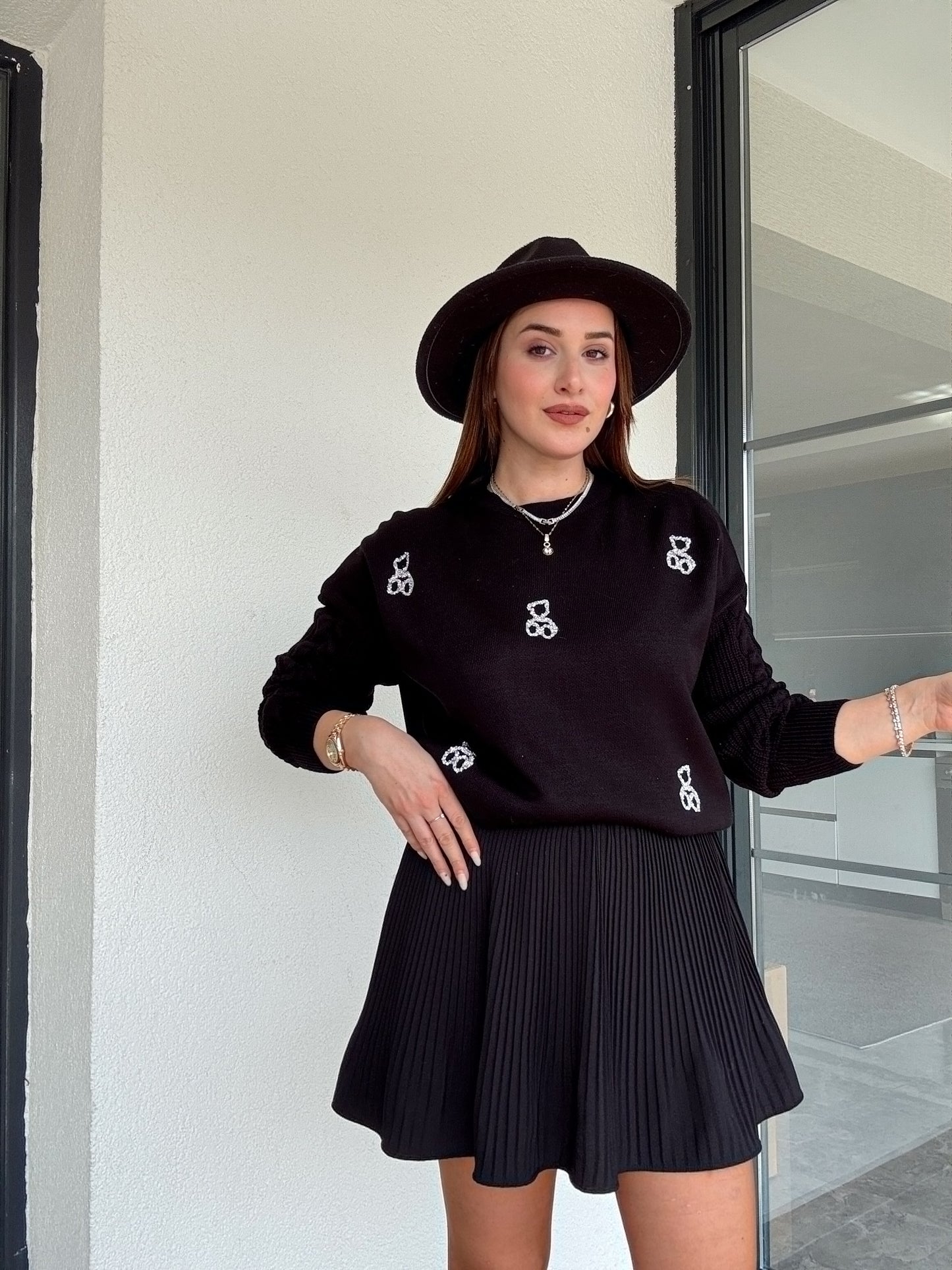 Taş işlemeli ayıcıklı kazak SİYAH