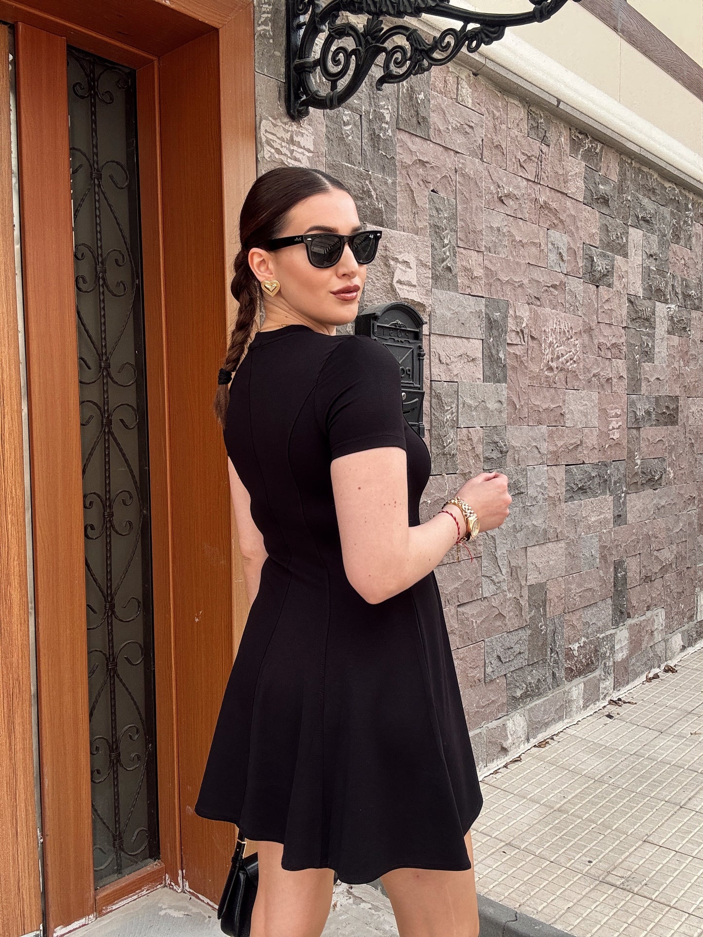 Biyeli volanlı basic elbise SİYAH