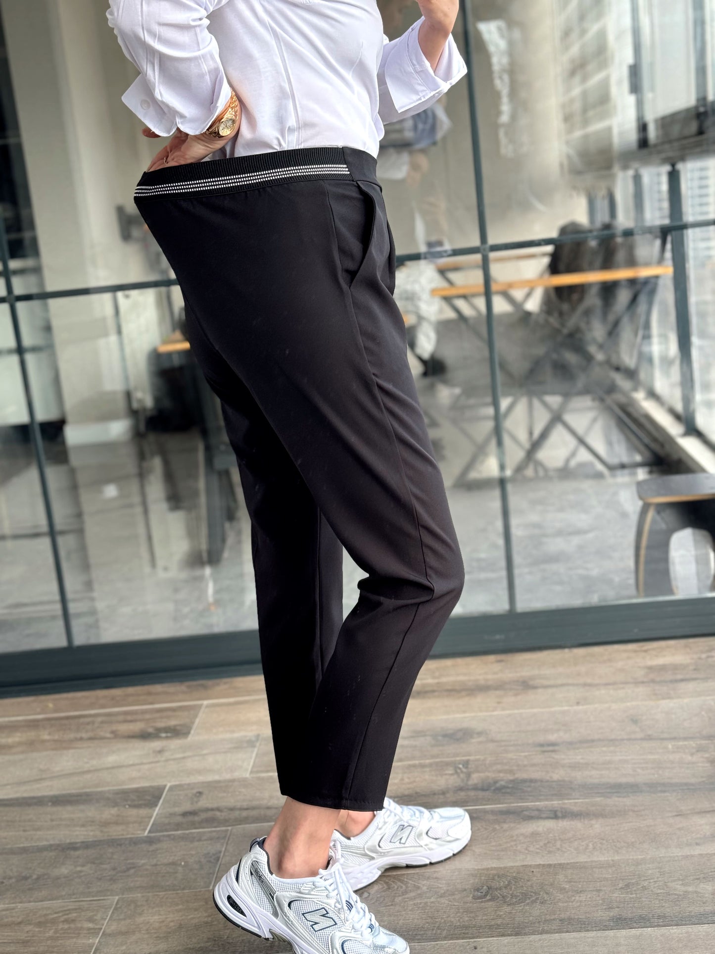 Önü Pileli Bel Çizgi Lastikli Pantolon - SİYAH