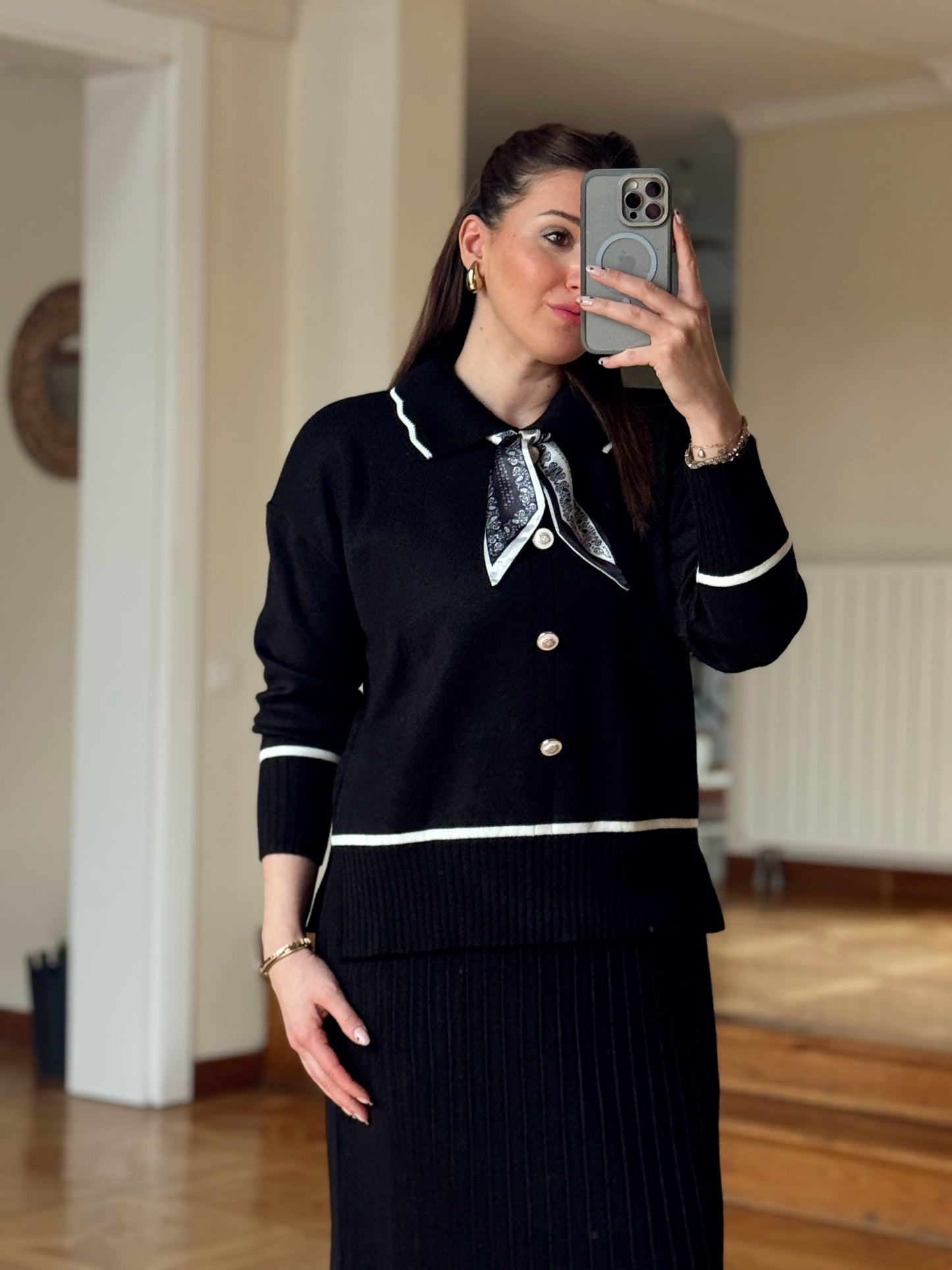 Fular detay aksesuarlı triko takım Siyah