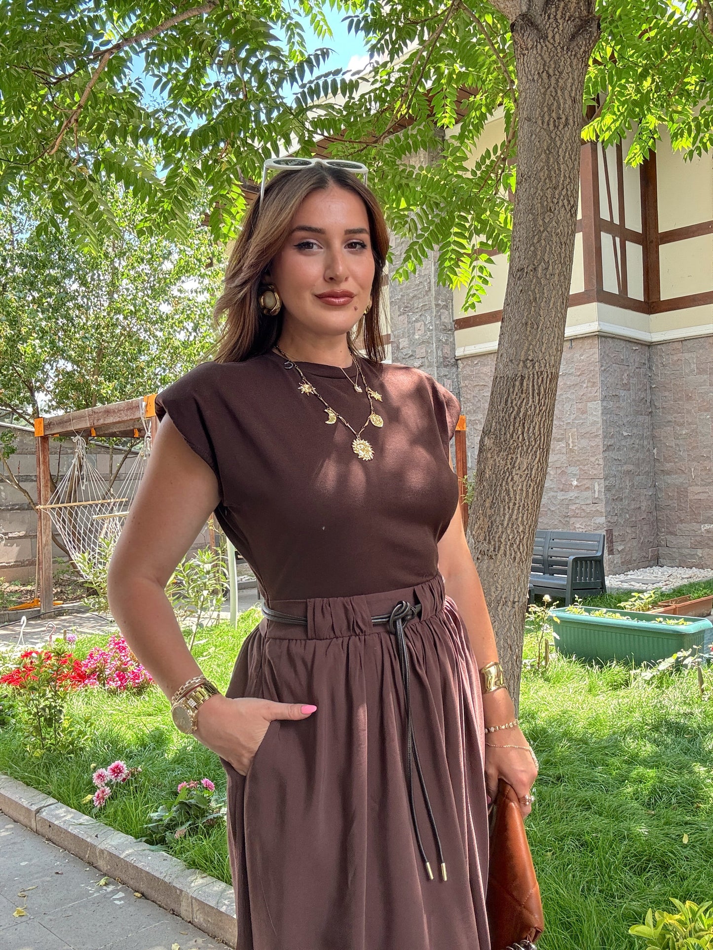 Alt Garnili kemerli elbise Kahve
