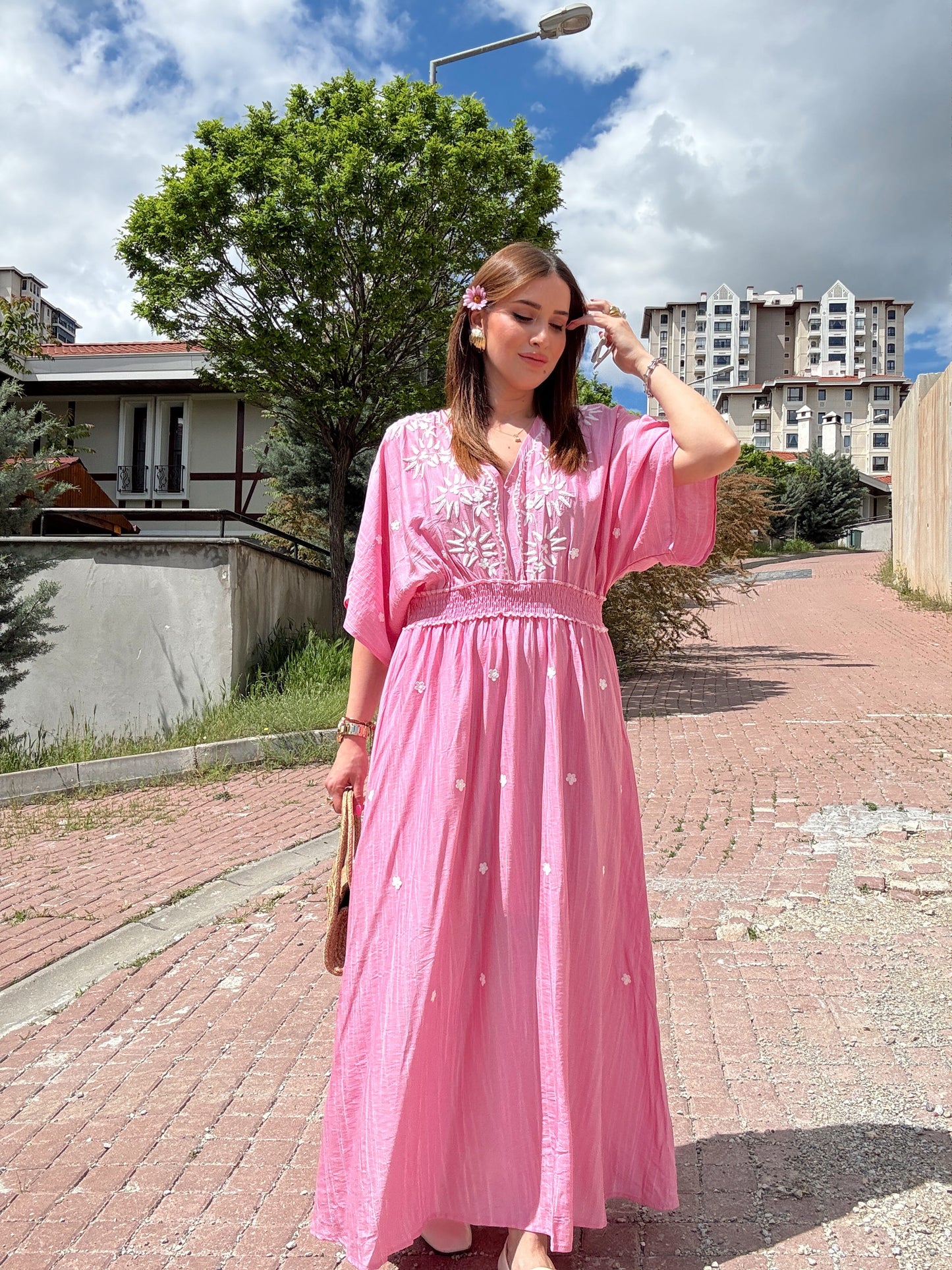 Beli Gipeli yakası Nakışlı Elbise Pembe
