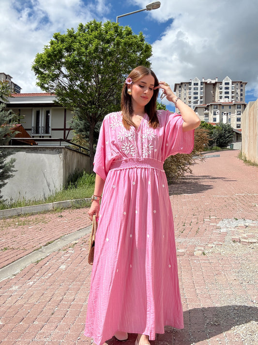Beli Gipeli yakası Nakışlı Elbise Pembe