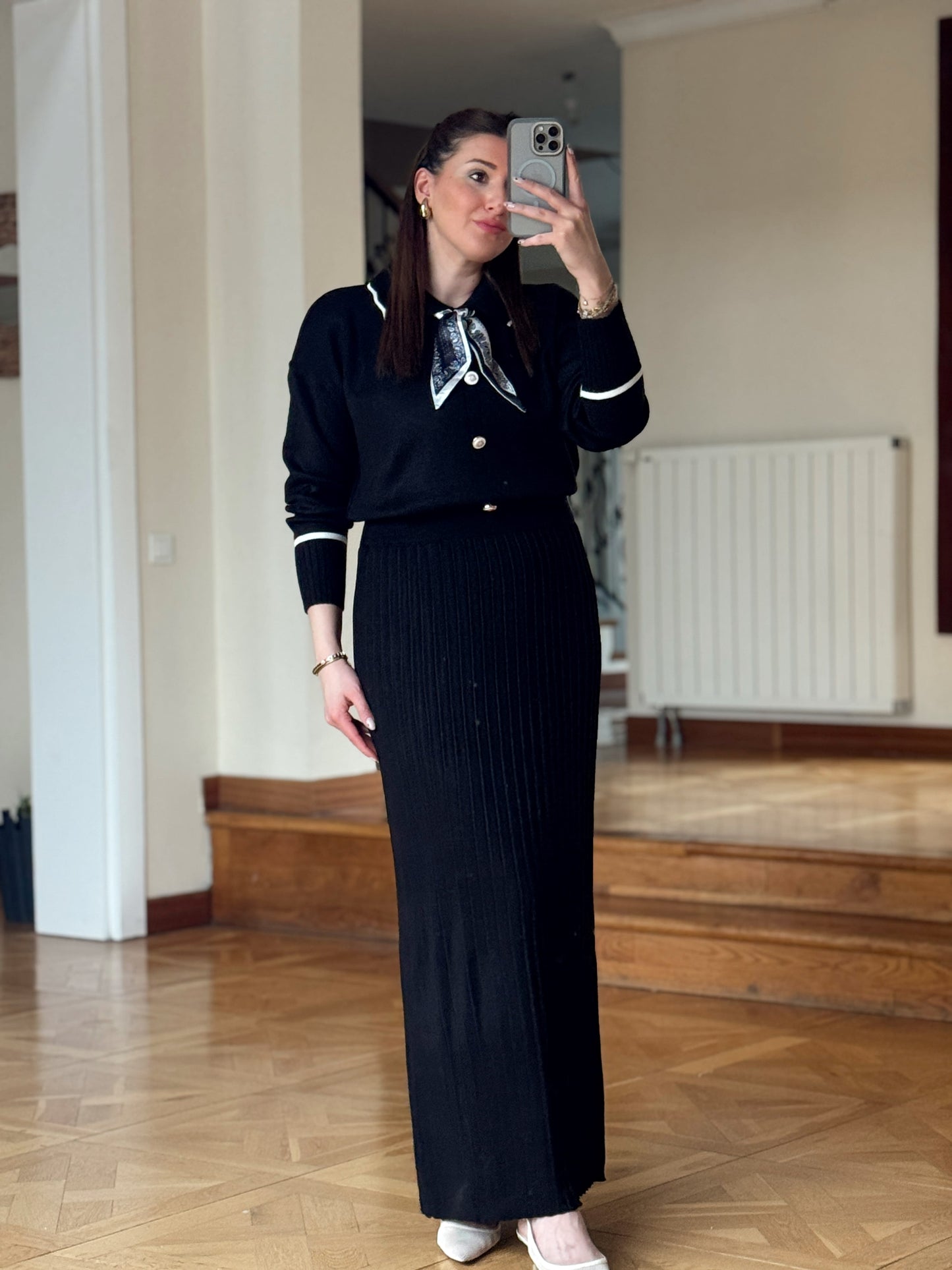 Fular detay aksesuarlı triko takım Siyah