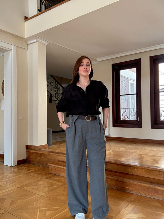 Piliseli detaylı kemerli pantolon Gri