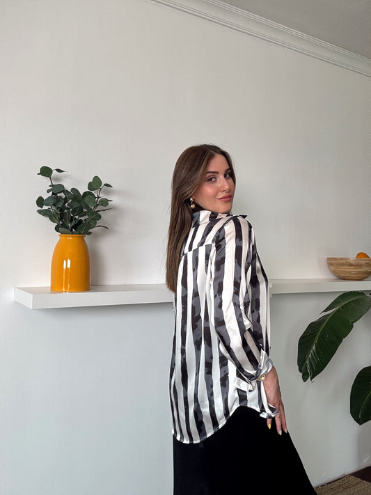 Kolu apoletli saten gömlek SİYAH