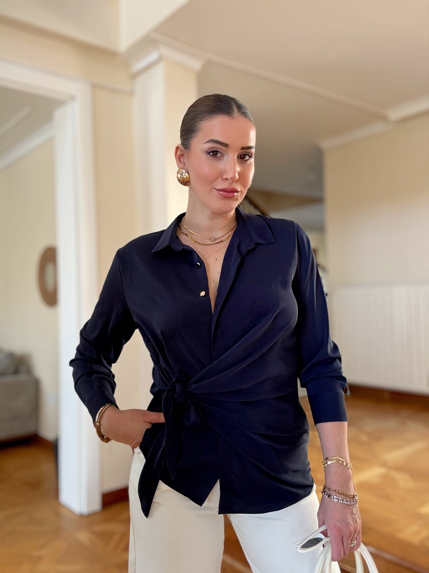 Önden bağlamalı gold düğmeli saten gömlek LACİVERT