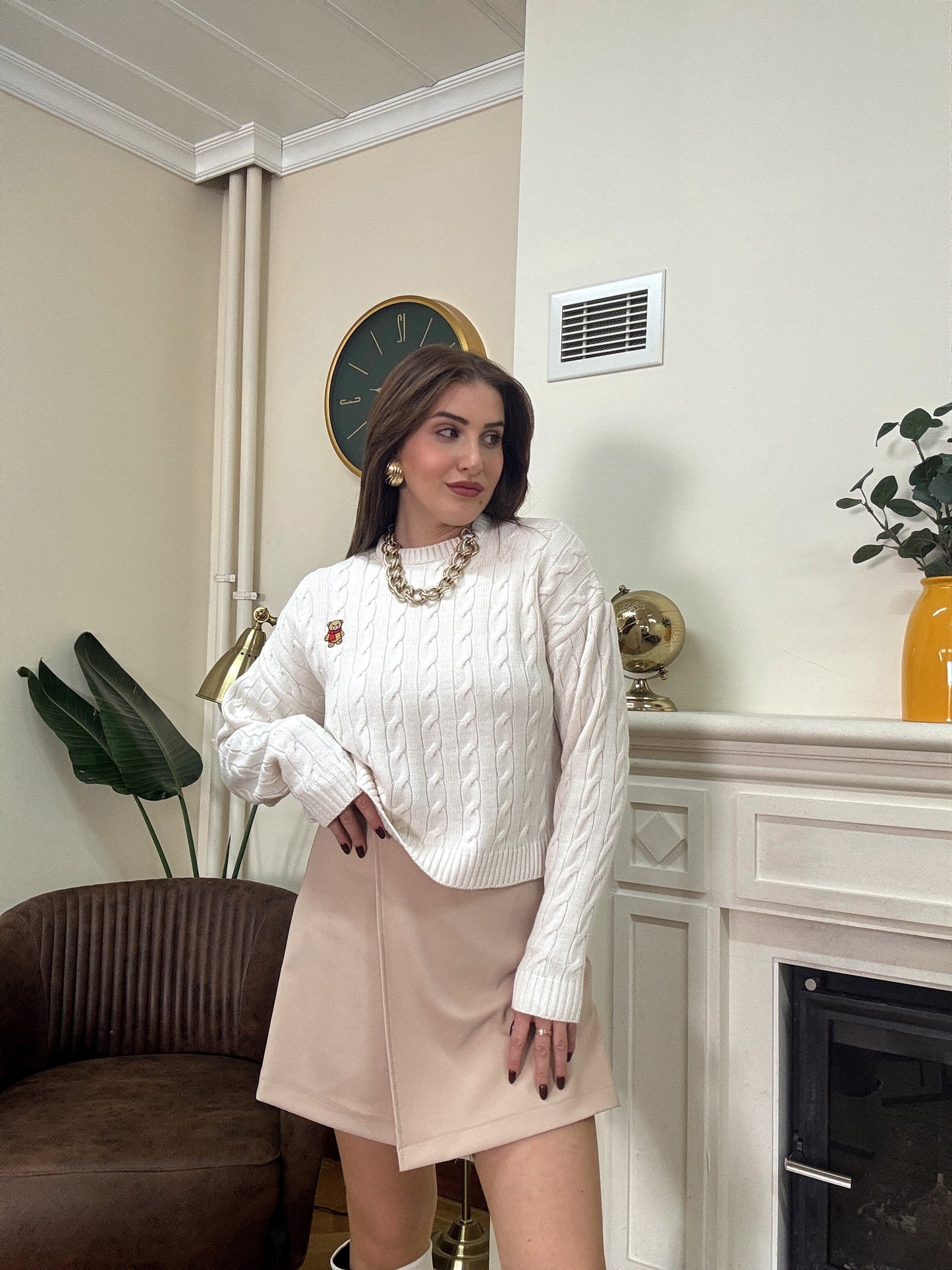 Saç örgü küçük ayıcık işlemeli kazak-LATTE