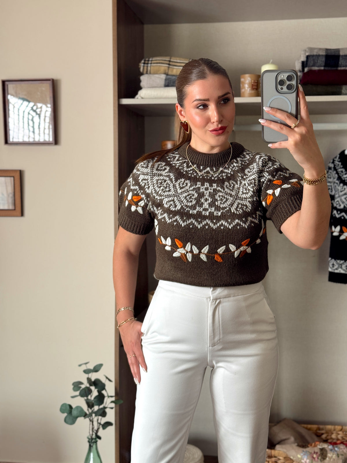 Yaprak nakışlı bluz Kahve