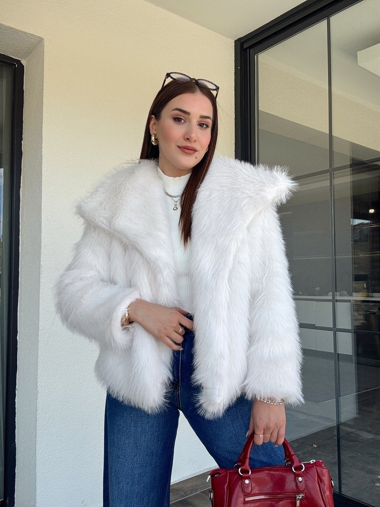 Geniş yaka astarlı kürklü mont-BEYAZ