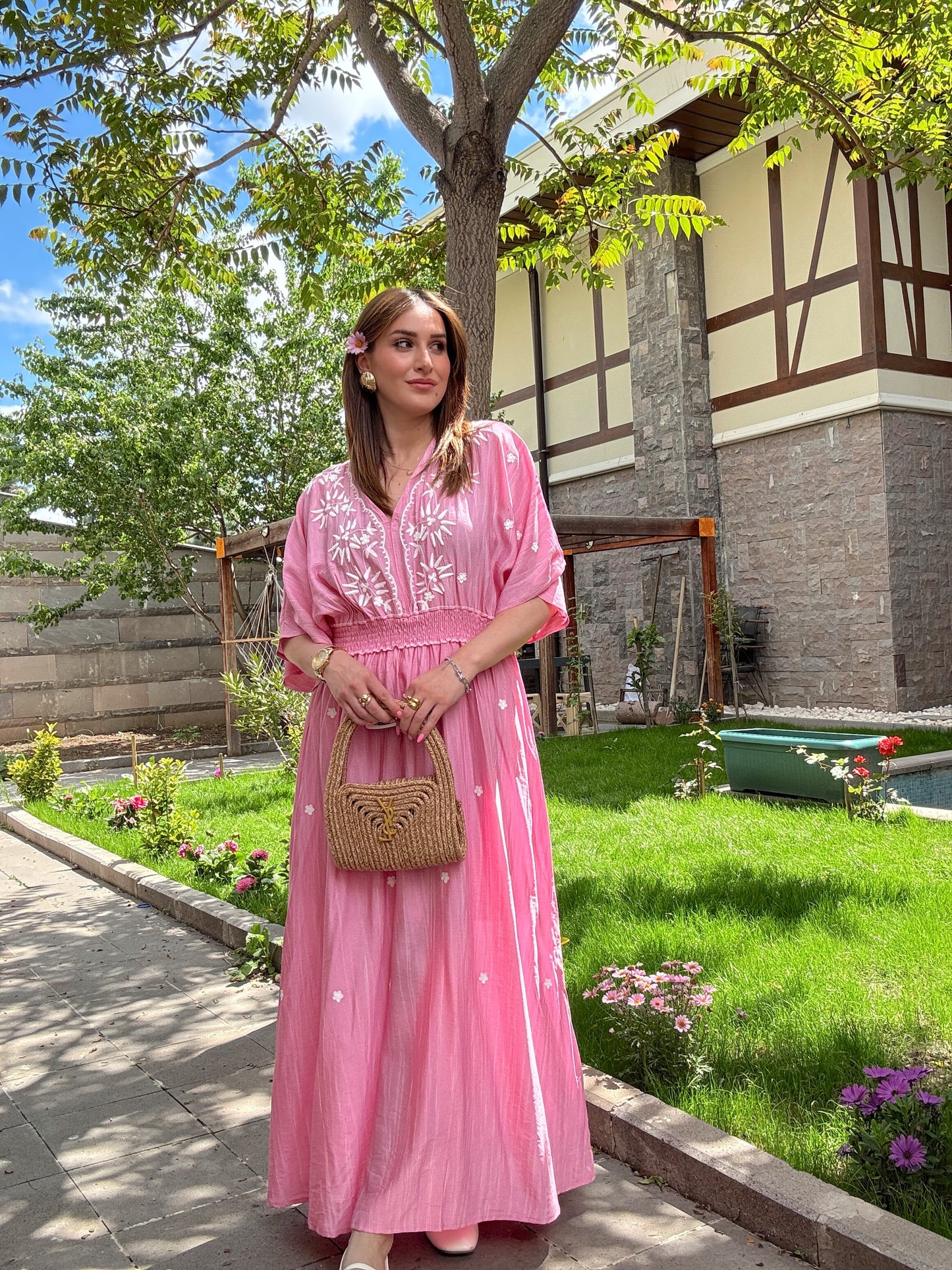 Beli Gipeli yakası Nakışlı Elbise Pembe