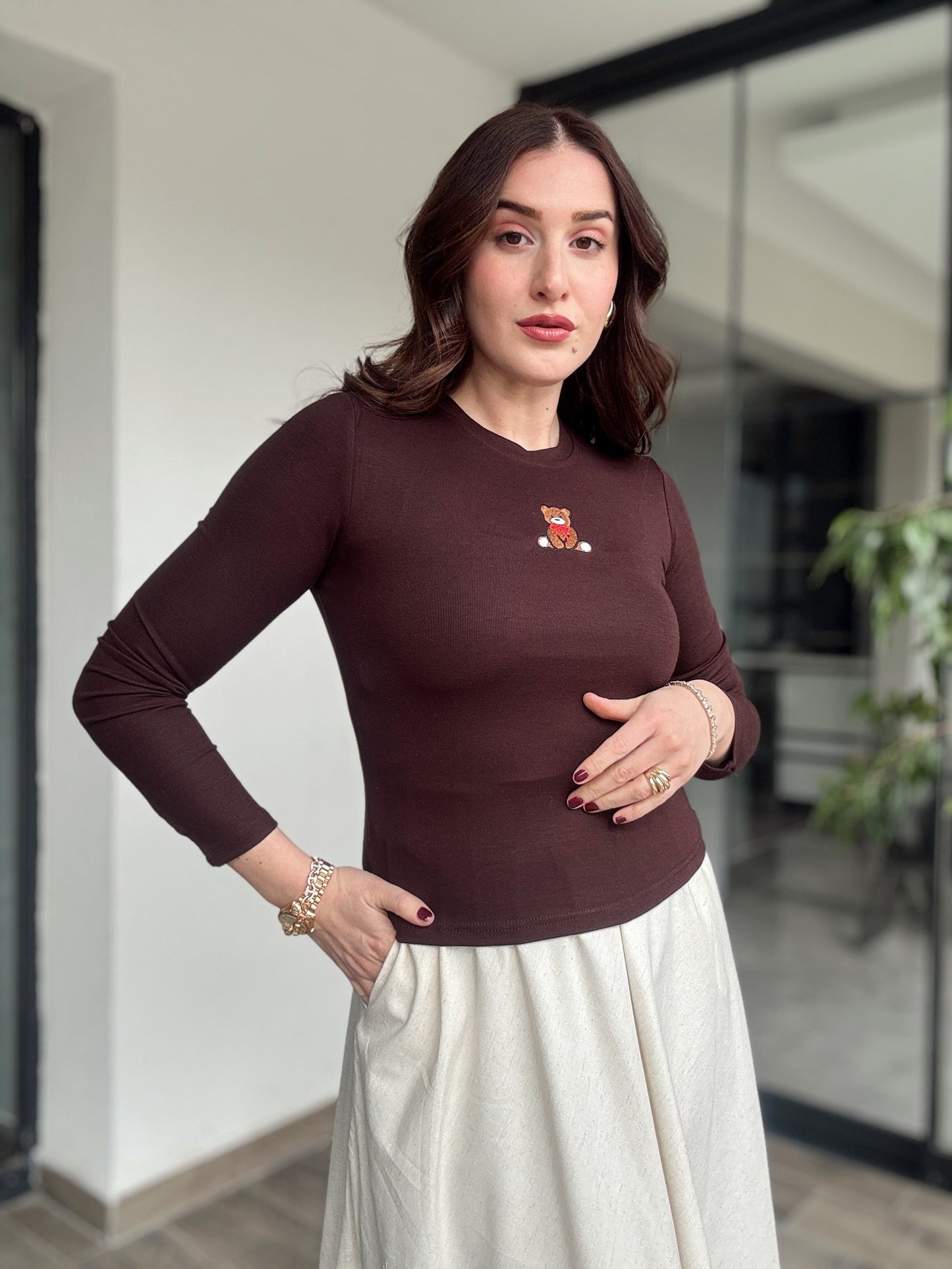 Bisiklet Yaka Ayıcık Nakışlı Bluz - KAHVERENGİ