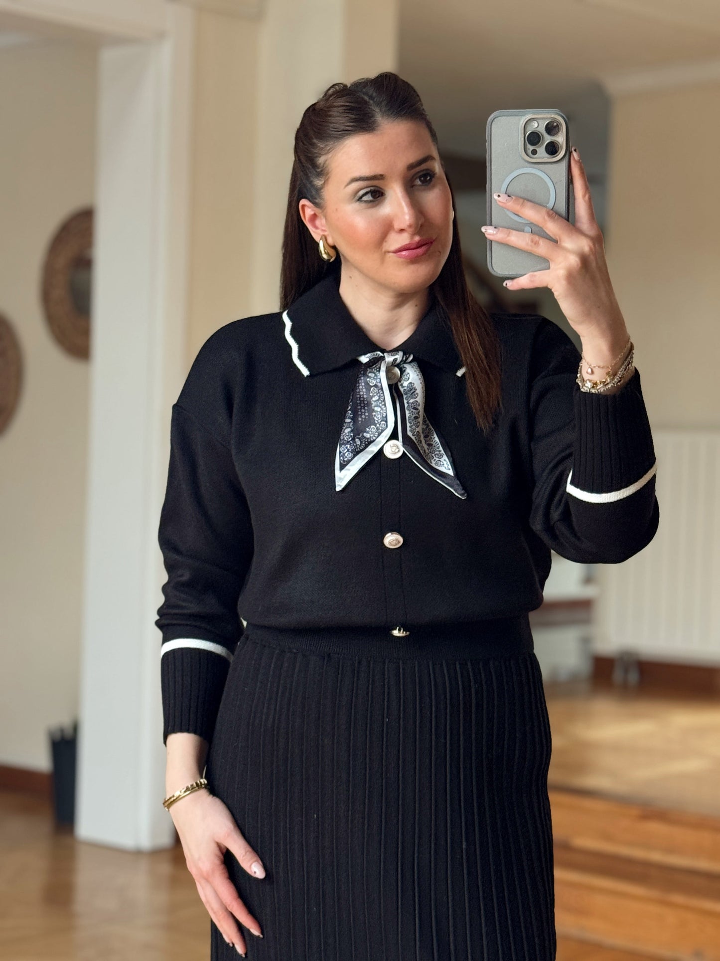 Fular detay aksesuarlı triko takım Siyah