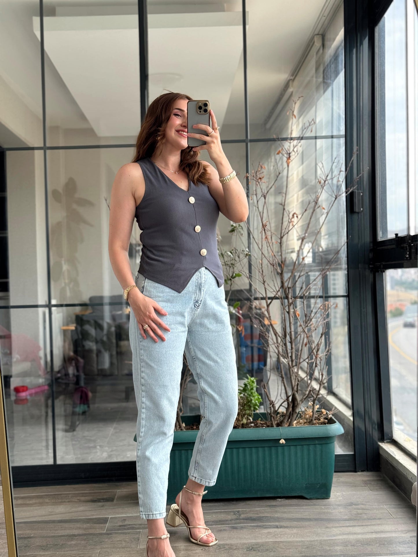 Kolsuz Düğme Detaylı Bluz - FÜME