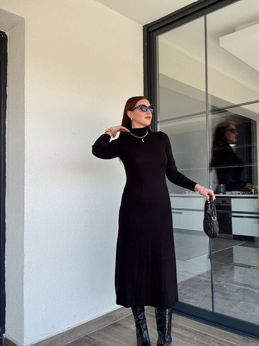 Dik yaka elbise-SİYAH